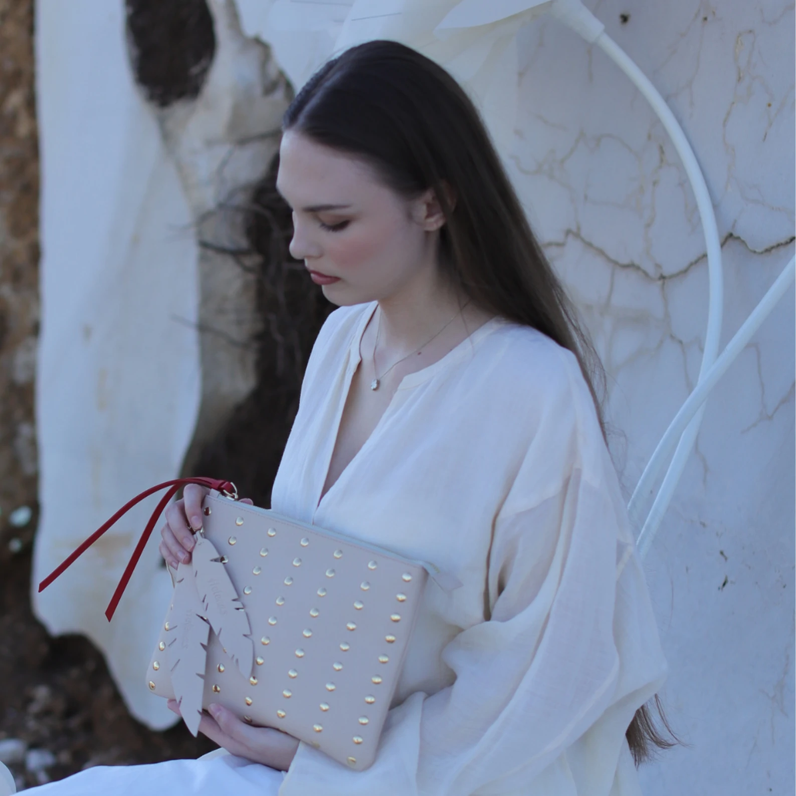 City coffee bag Nitne  - Helenas, kožna torbica sa nitnama — slika 3