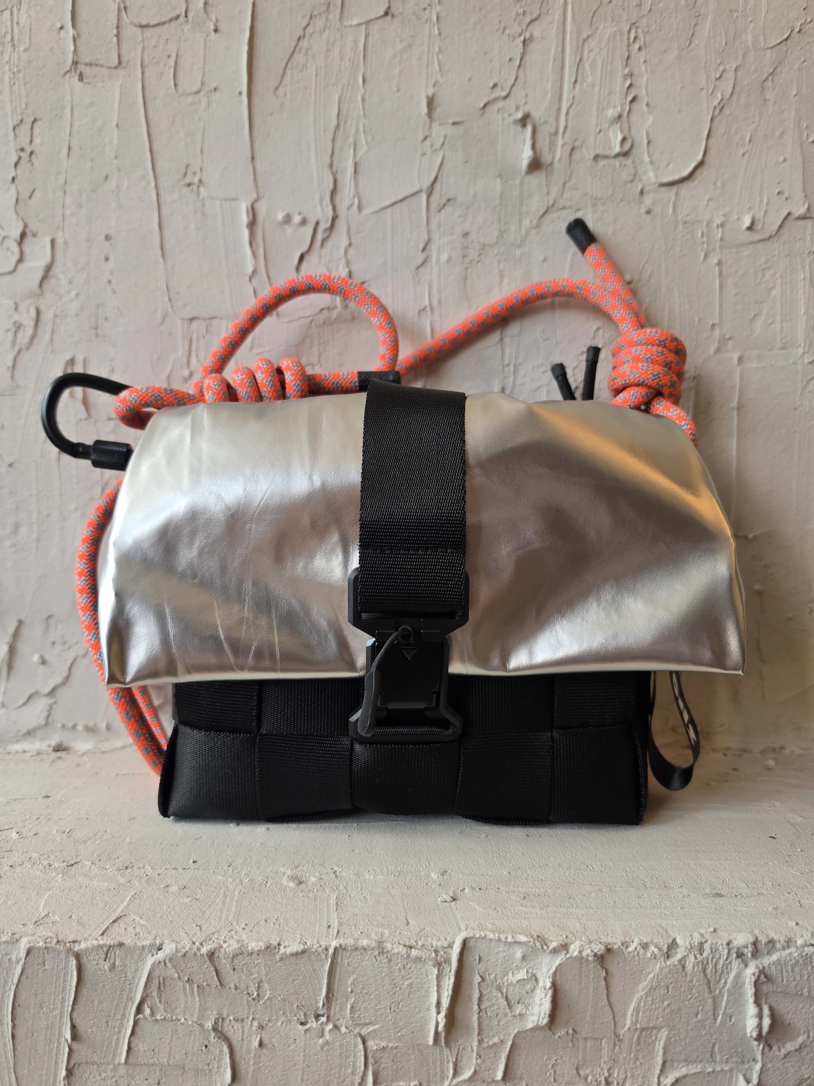 Shoosh torbica Silver&Neon Orange L