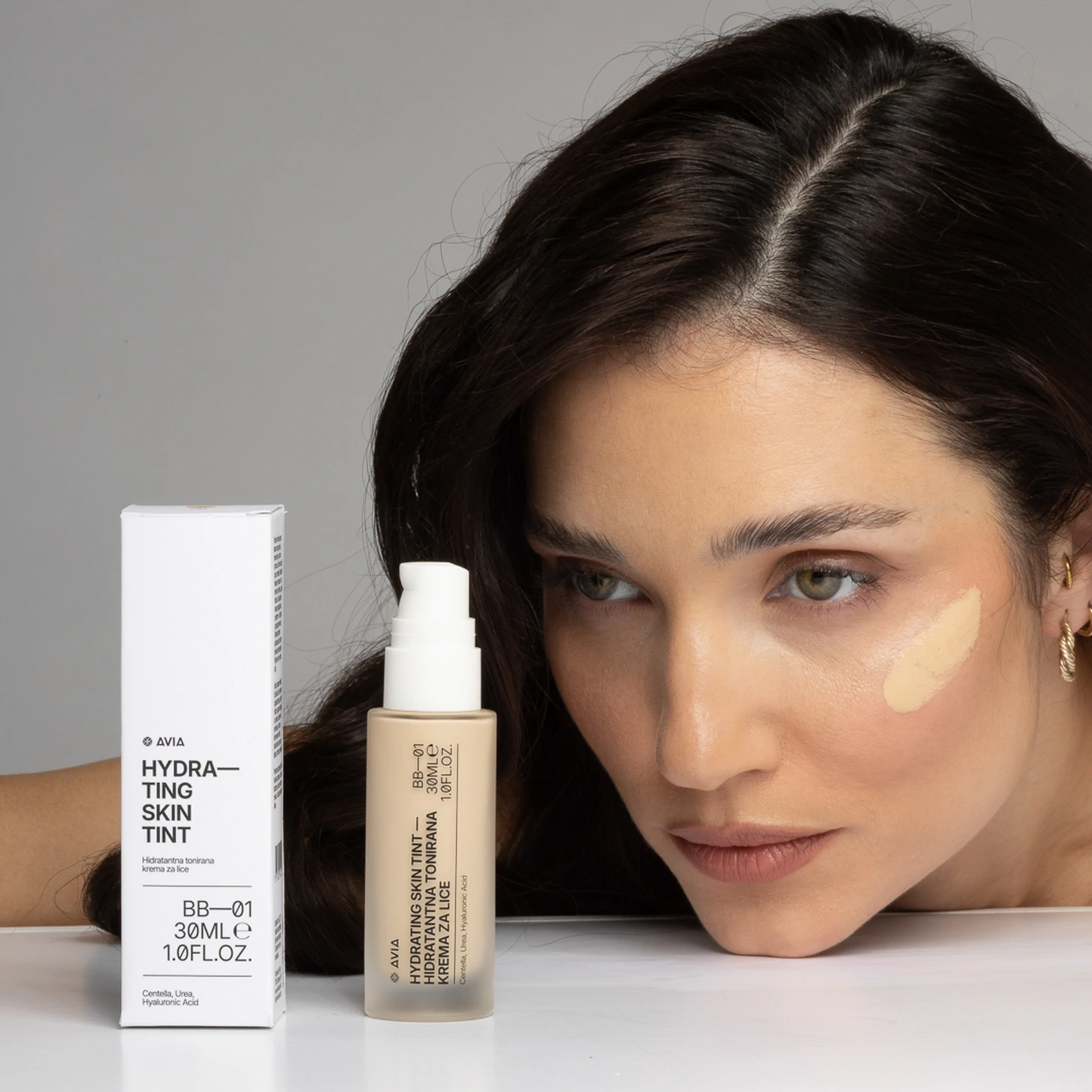 Hydrating Skin Tint Ivory — slika 5