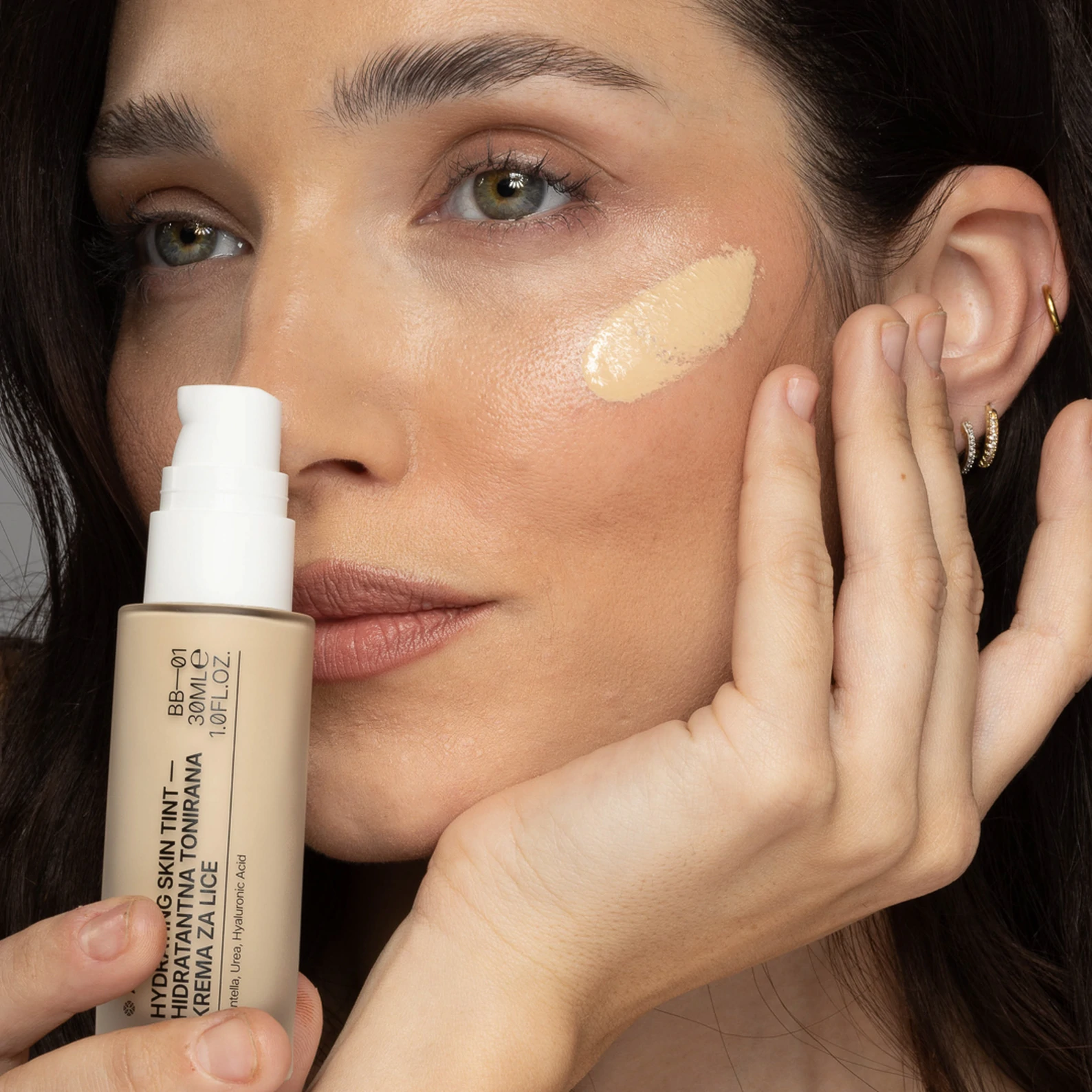 Hydrating Skin Tint Ivory — slika 4