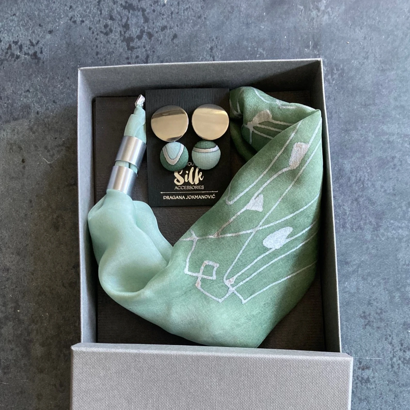 SILK SET pastelno zeleni
