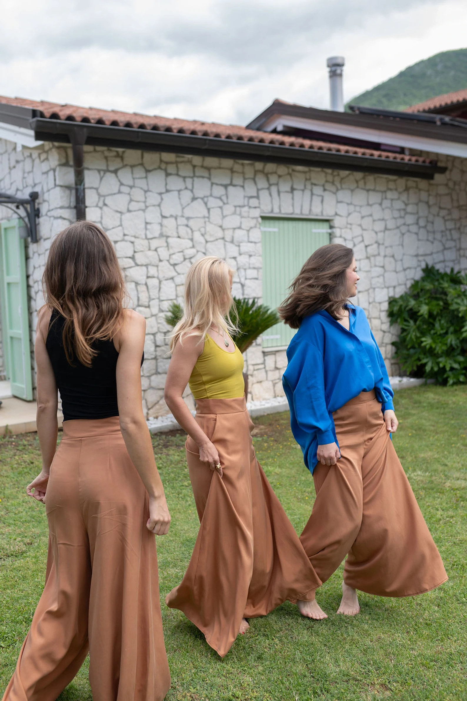 KAUR ‘Abundance’ High Waist Trousers in Caramel — slika 4