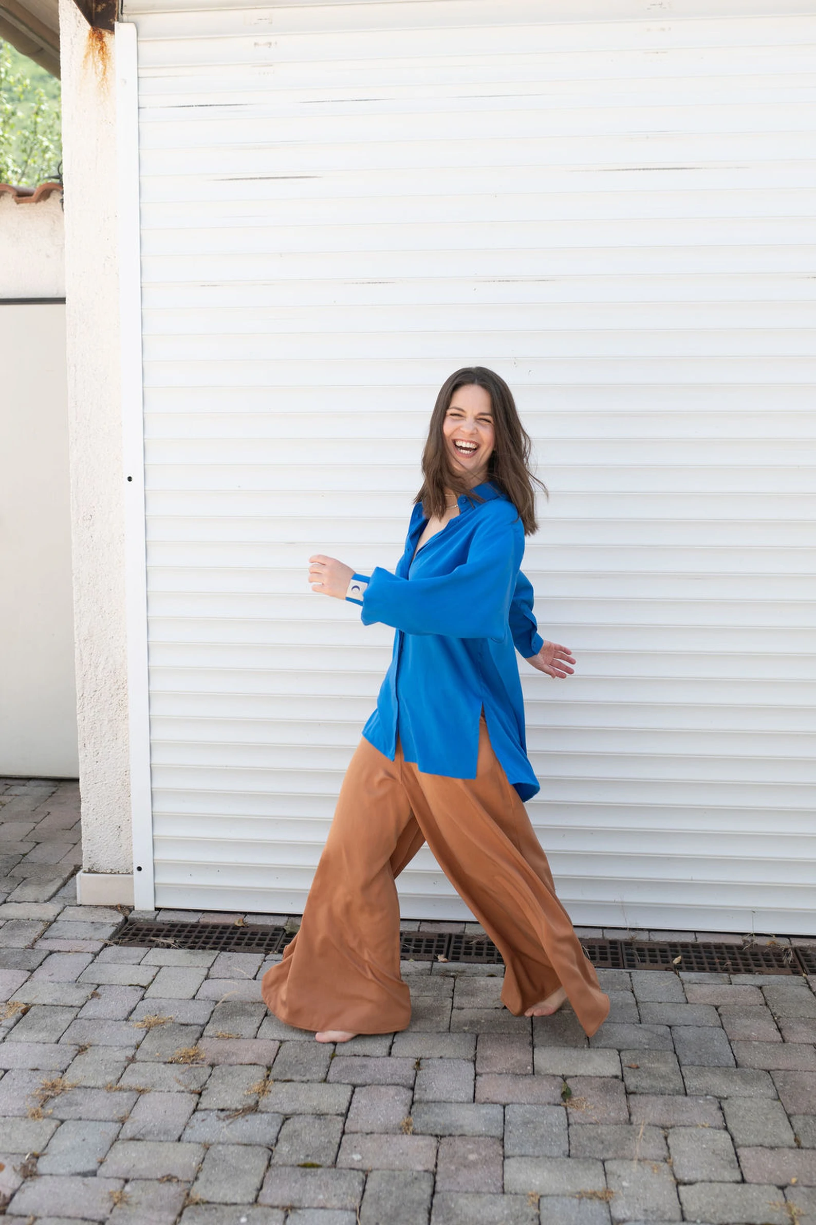 KAUR ‘Abundance’ Oversized Blouse in Royal Blue — slika 3