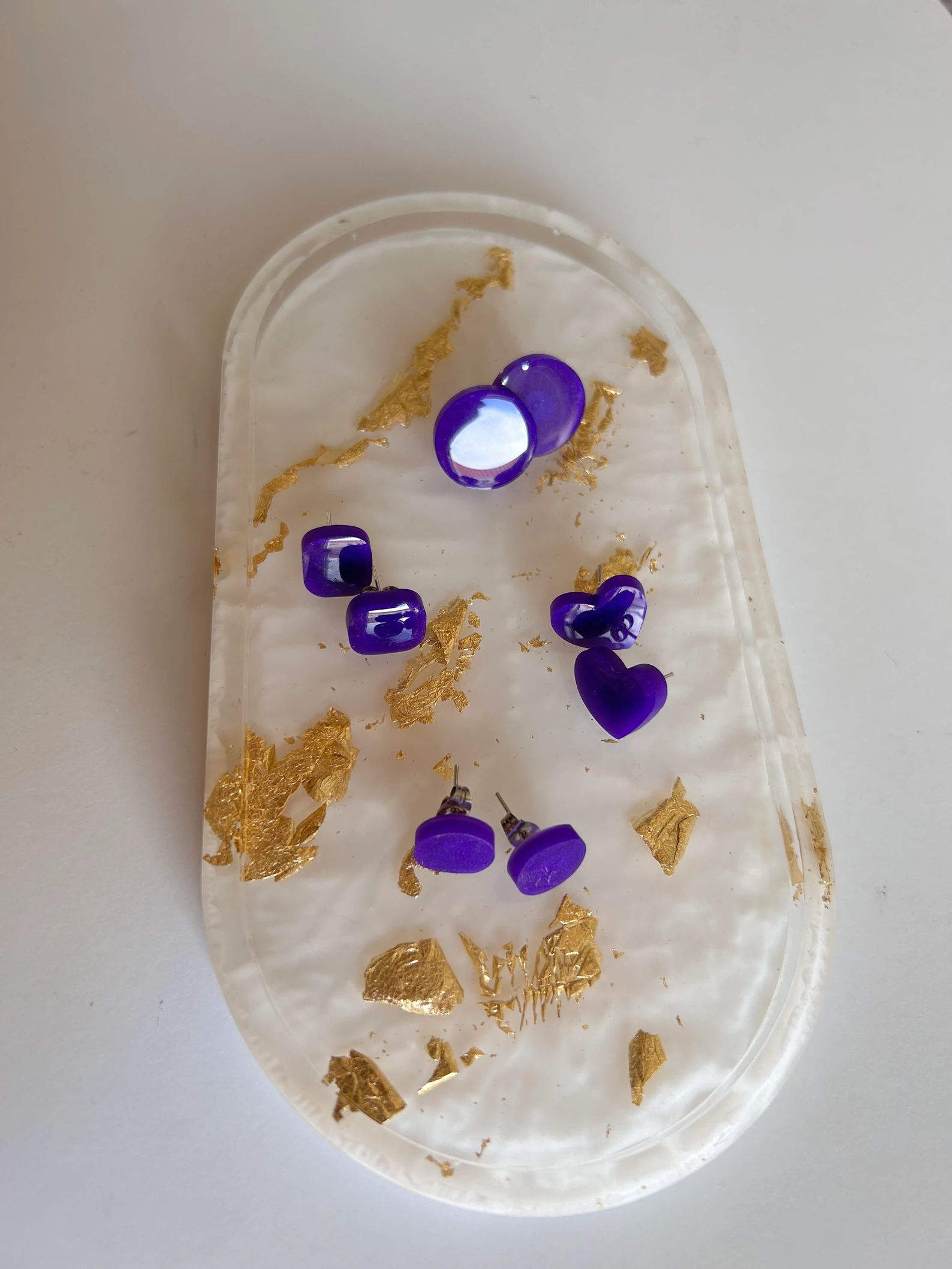 Ljubičaste mini naušnice — slika 2