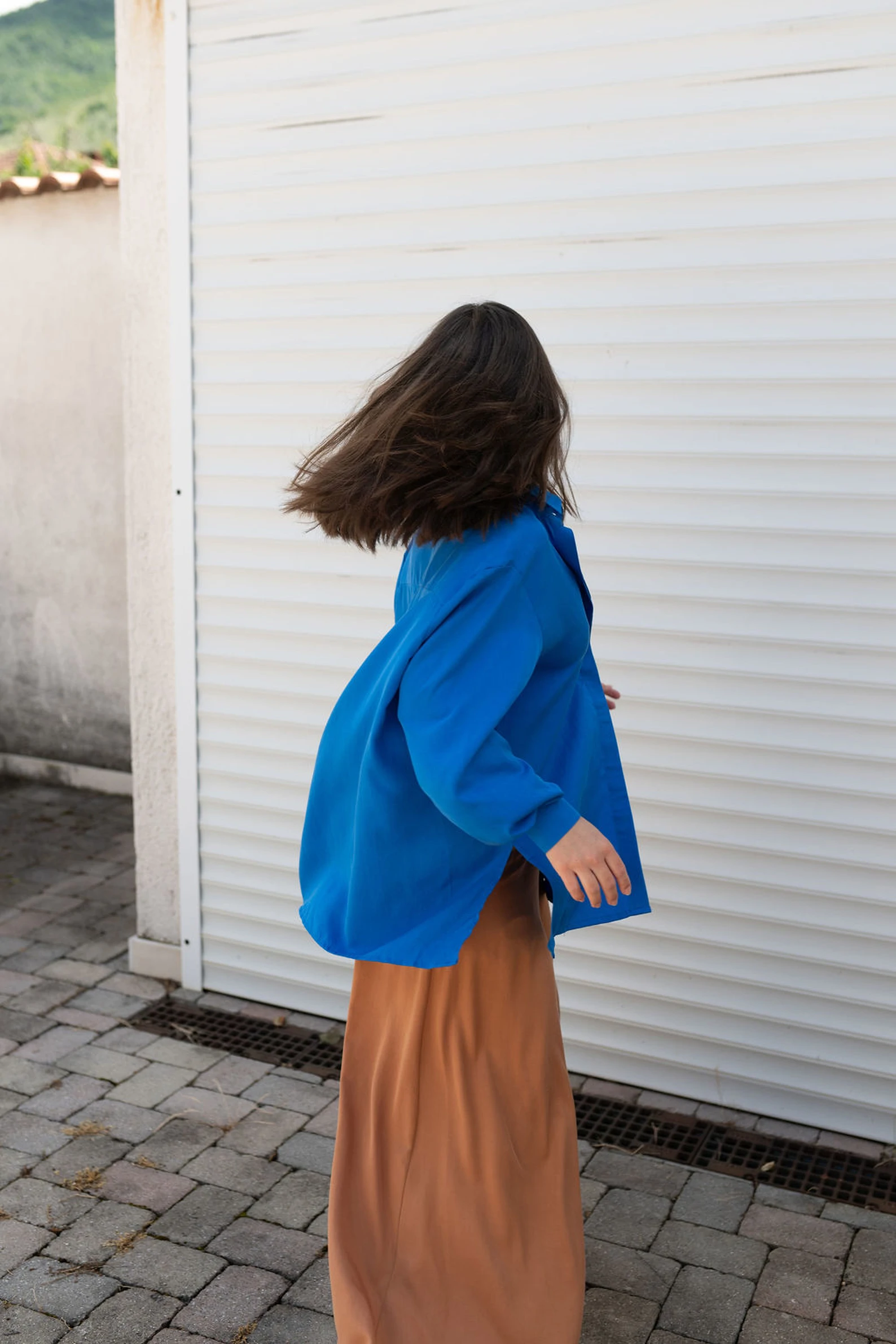KAUR ‘Abundance’ Oversized Blouse in Royal Blue — slika 6
