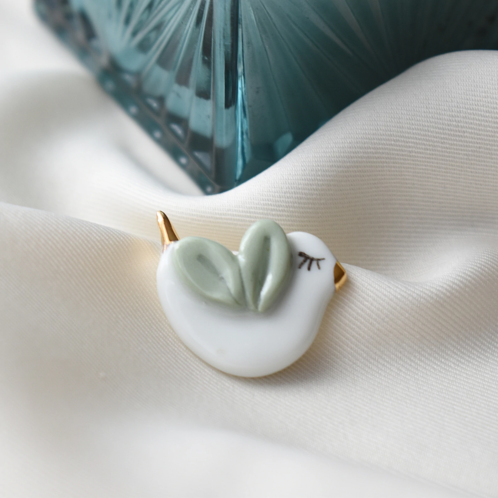 Brooch bird