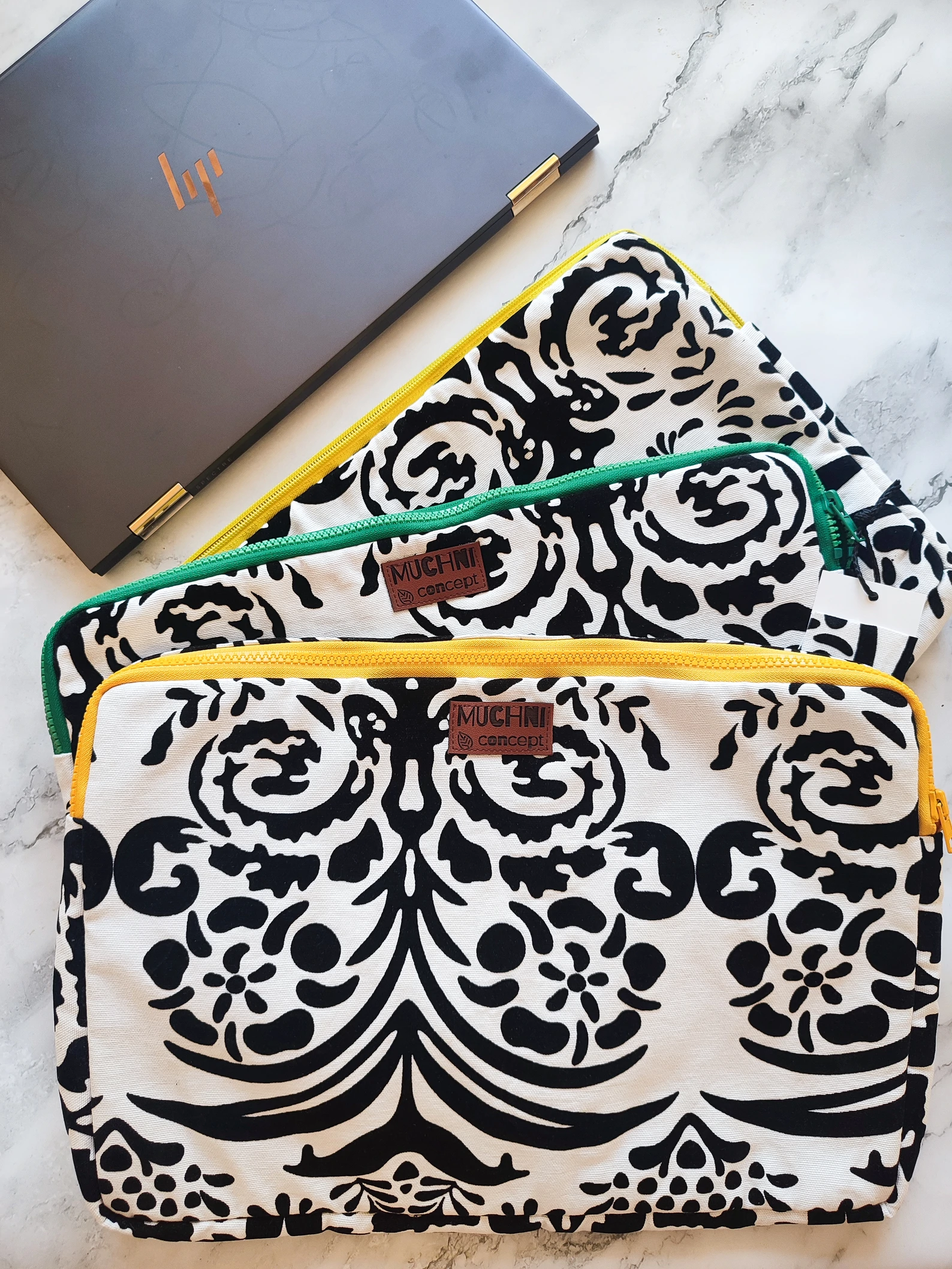 Upcycled laptop navlaka 15"