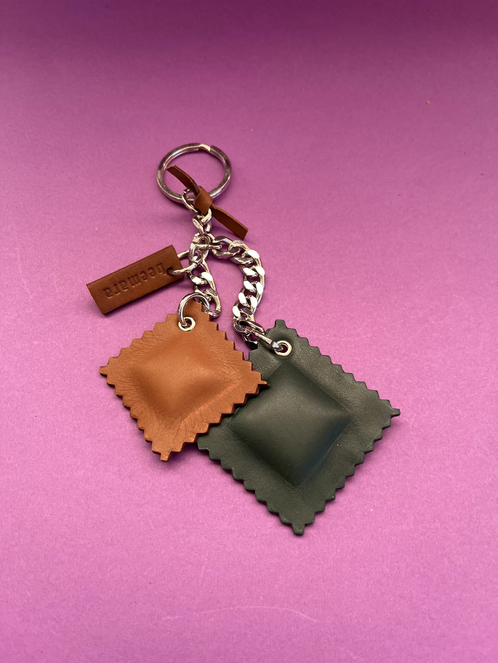 Beemara privjesci / charms — slika 17