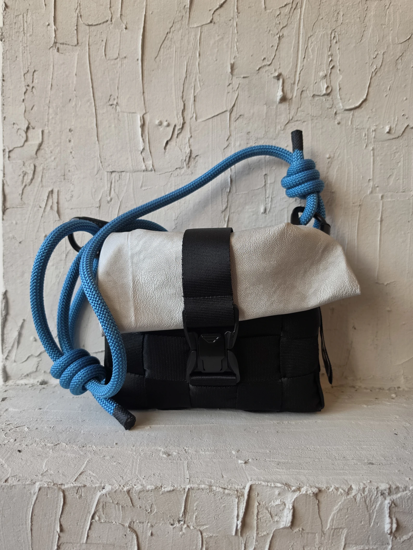 Shoosh torbica Silver&Electric Blue M