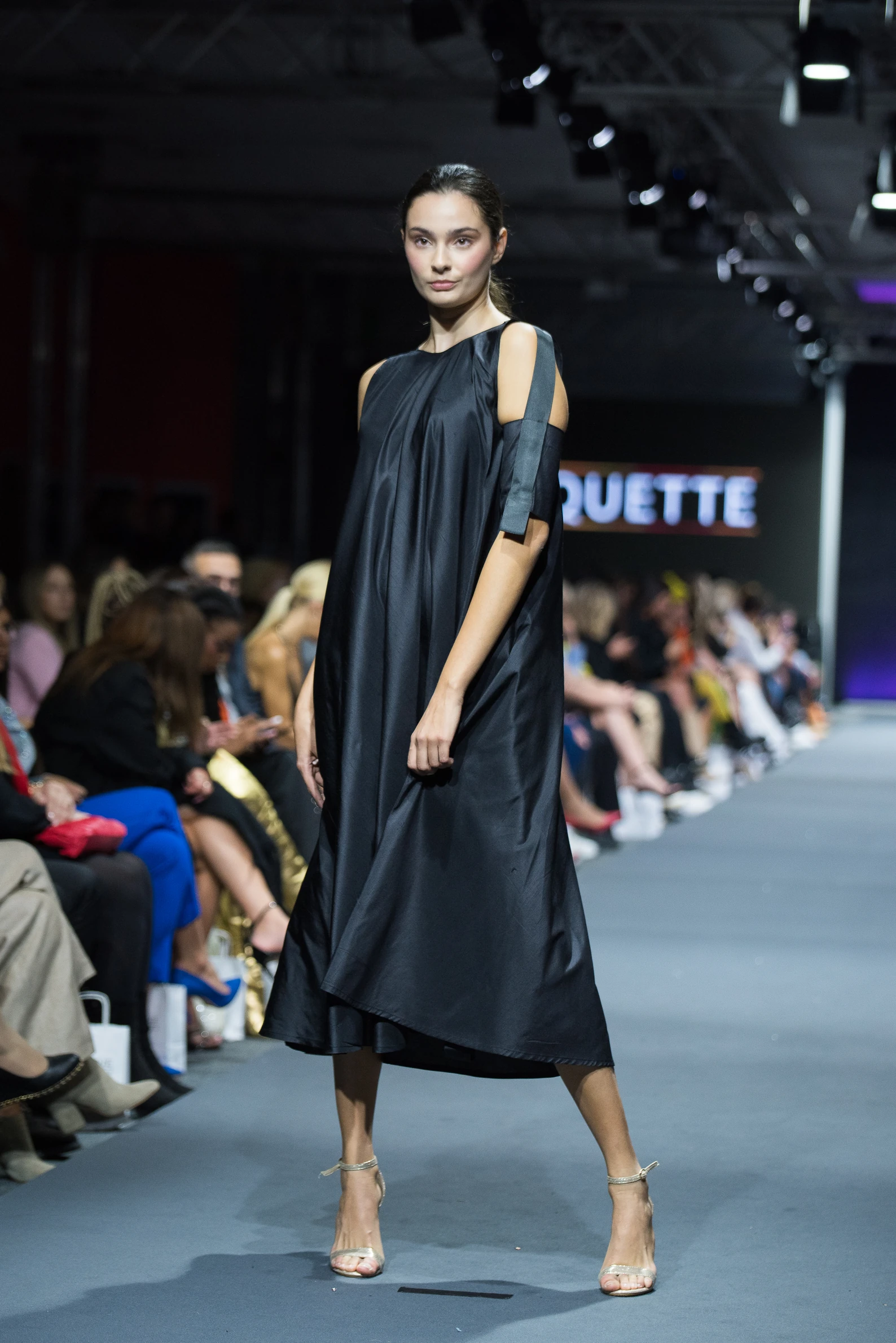 Crna haljina Gala — slika 2