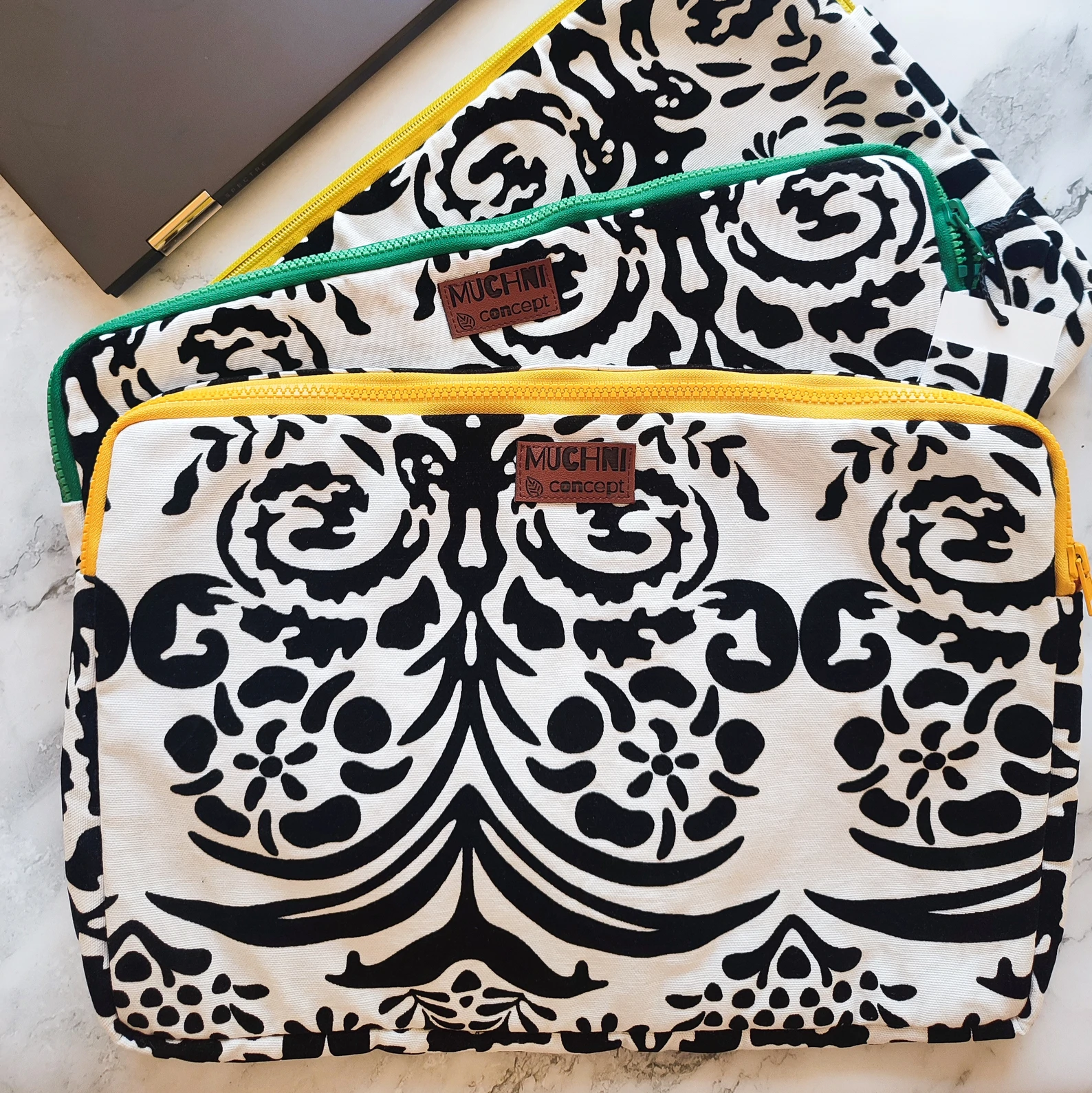 Upcycled laptop navlaka 15"