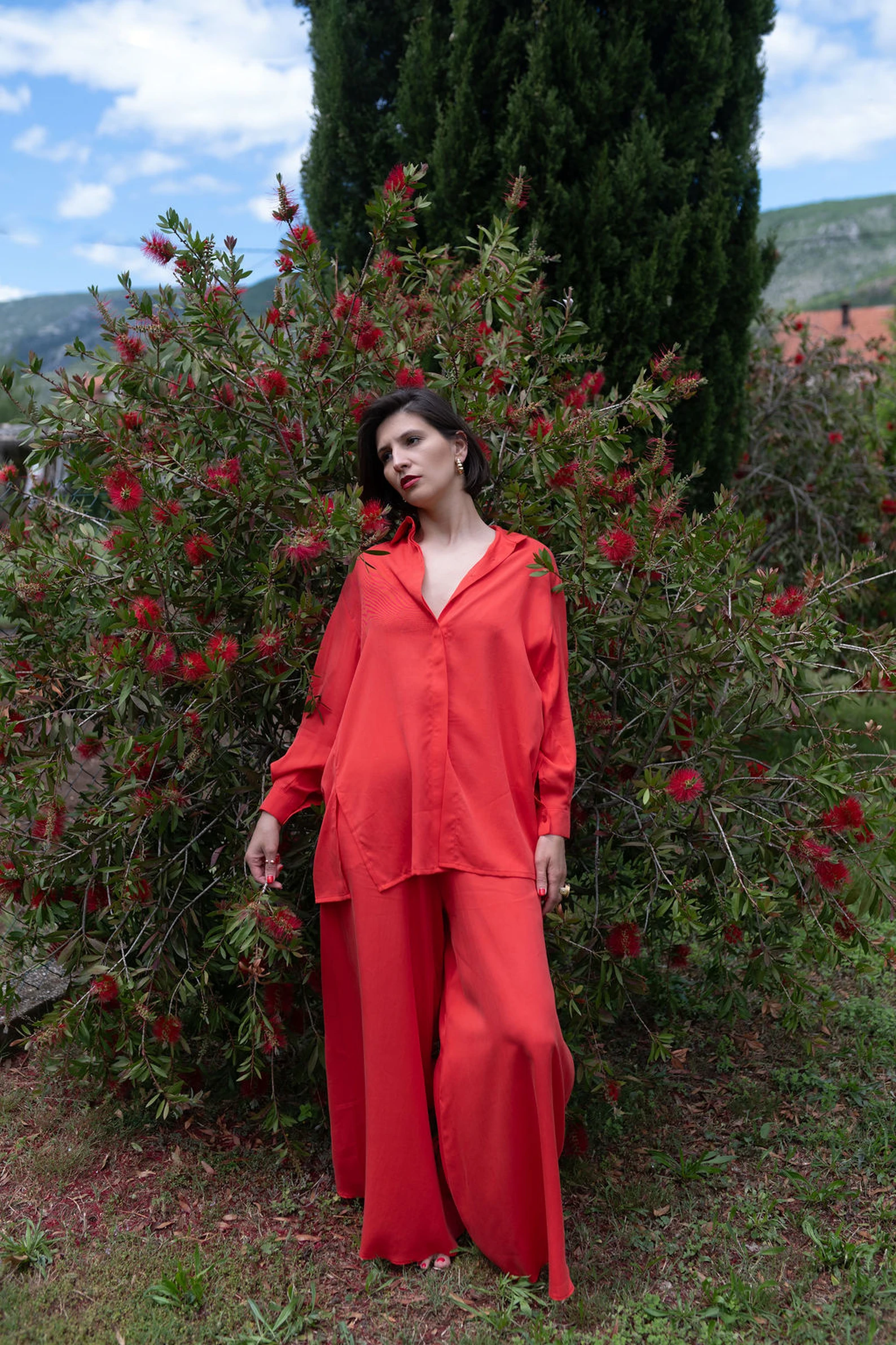 KAUR ‘Abundance’ Oversized Blouse in Coral Red — slika 3