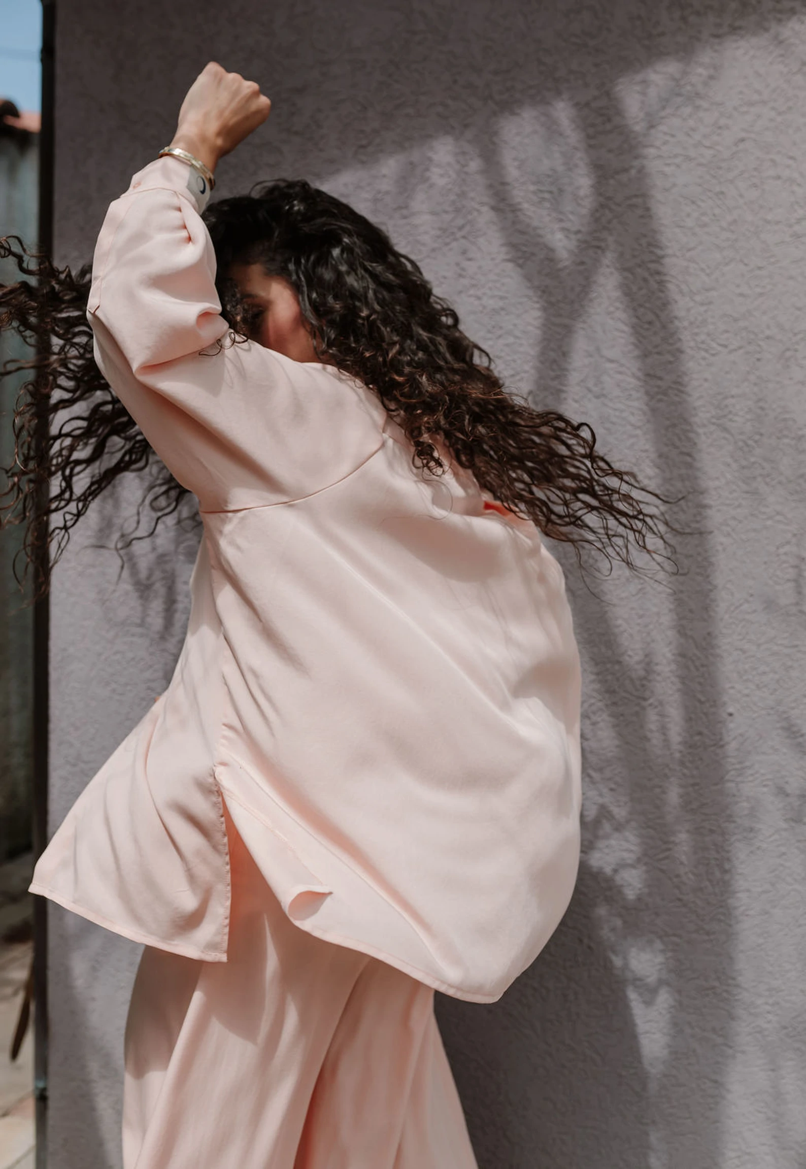 KAUR ‘Abundance’ Oversized Blouse Soft Rose — slika 5