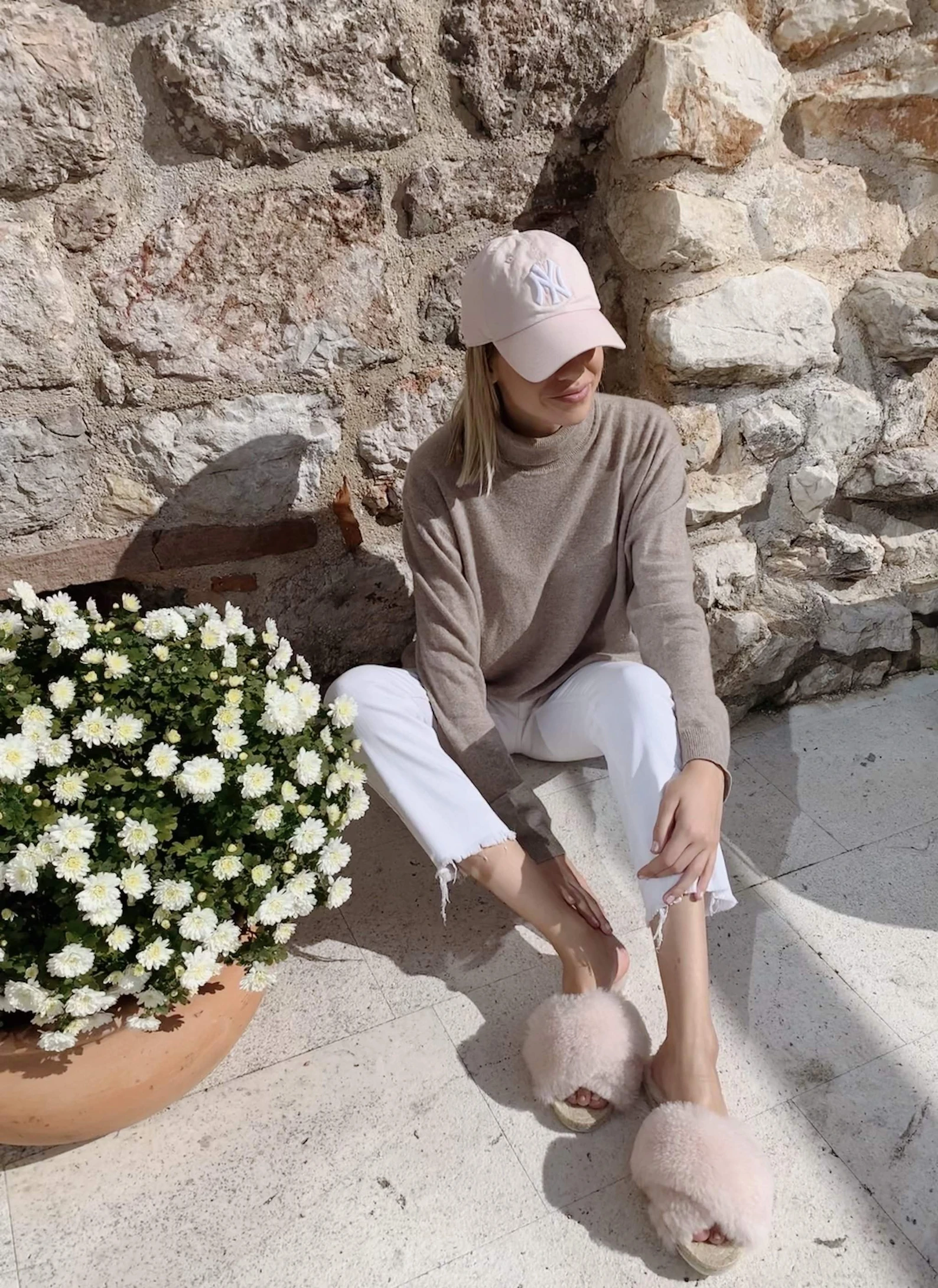 Rose Sheepskin Slippers — slika 3