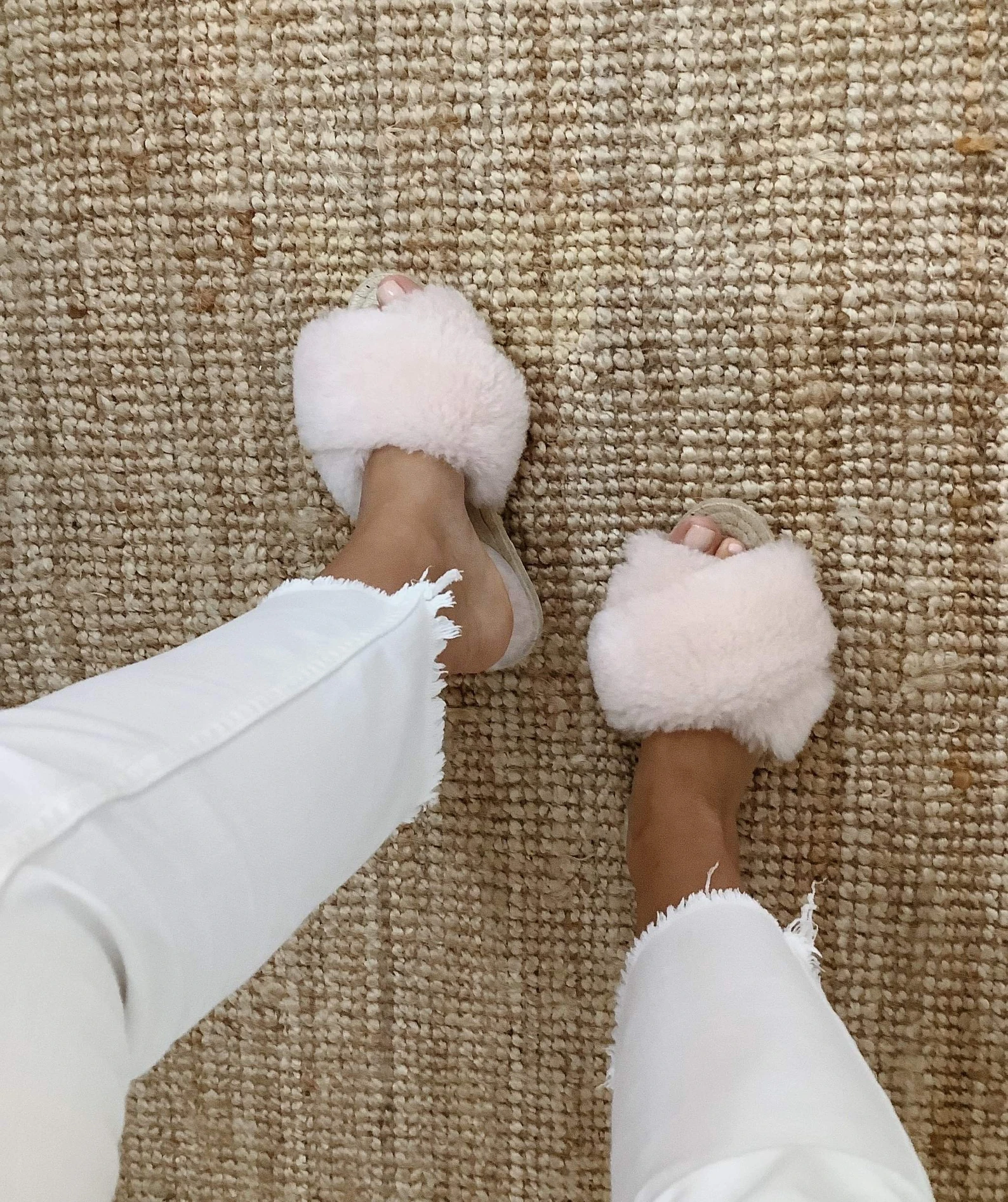 Rose Sheepskin Slippers — slika 4