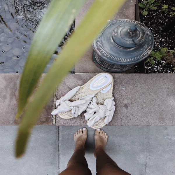 INTUITIVA Linen Tulum Sandals (color natural)