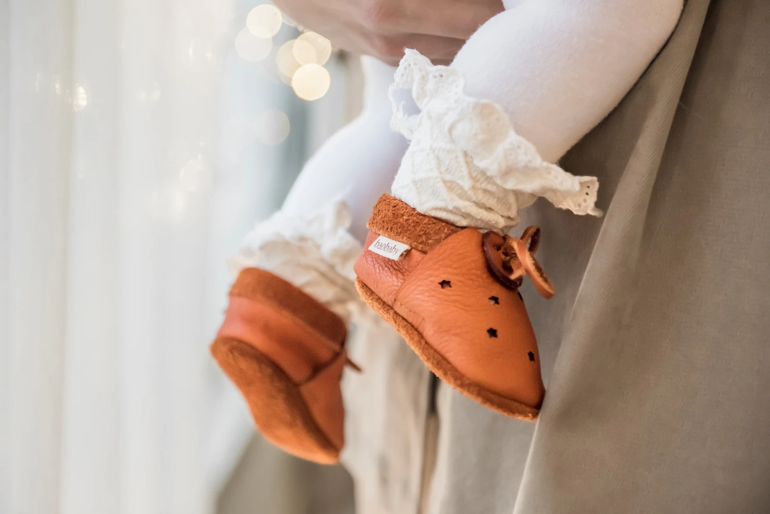 Super comfortable baby shoes, ideal for crawling, first steps and children up to 3 years old. Soft soles support natural feet development and barefoot walking. Made of genuine premium, vegetable-tanned leather, safe for child's bare feet. Cute small cuts