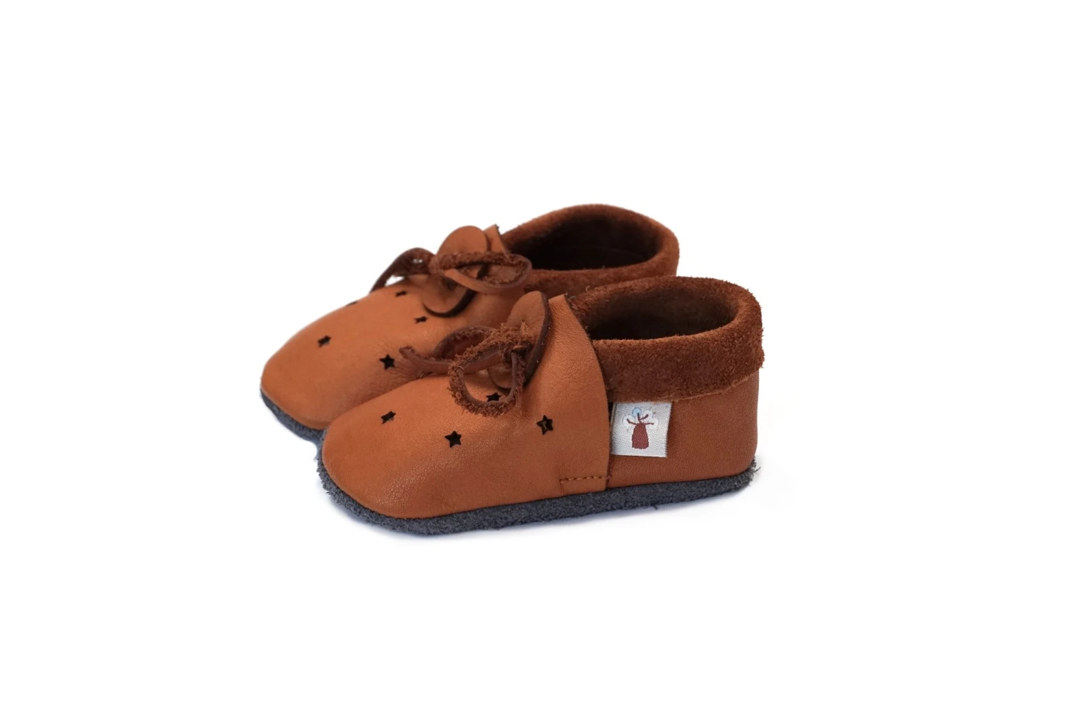 Super comfortable baby shoes, ideal for crawling, first steps and children up to 3 years old. Soft soles support natural feet development and barefoot walking. Made of genuine premium, vegetable-tanned leather, safe for child's bare feet. Cute small cuts  — slika 2