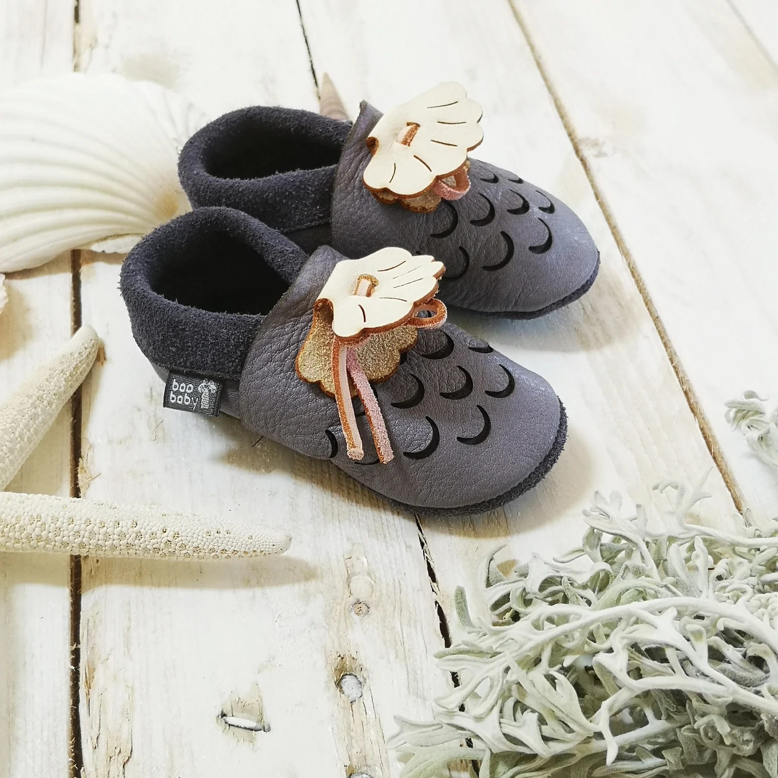 Super comfortable baby shoes, ideal for crawling, first steps and children up to 3 years old. Soft soles support natural feet development and barefoot walking. Made of genuine premium, vegetable-tanned leather, safe for child's bare feet. Cute small cuts  — slika 2