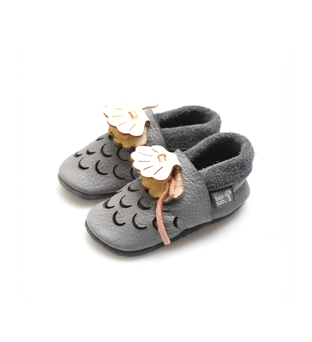 Super comfortable baby shoes, ideal for crawling, first steps and children up to 3 years old. Soft soles support natural feet development and barefoot walking. Made of genuine premium, vegetable-tanned leather, safe for child's bare feet. Cute small cuts  — slika 3