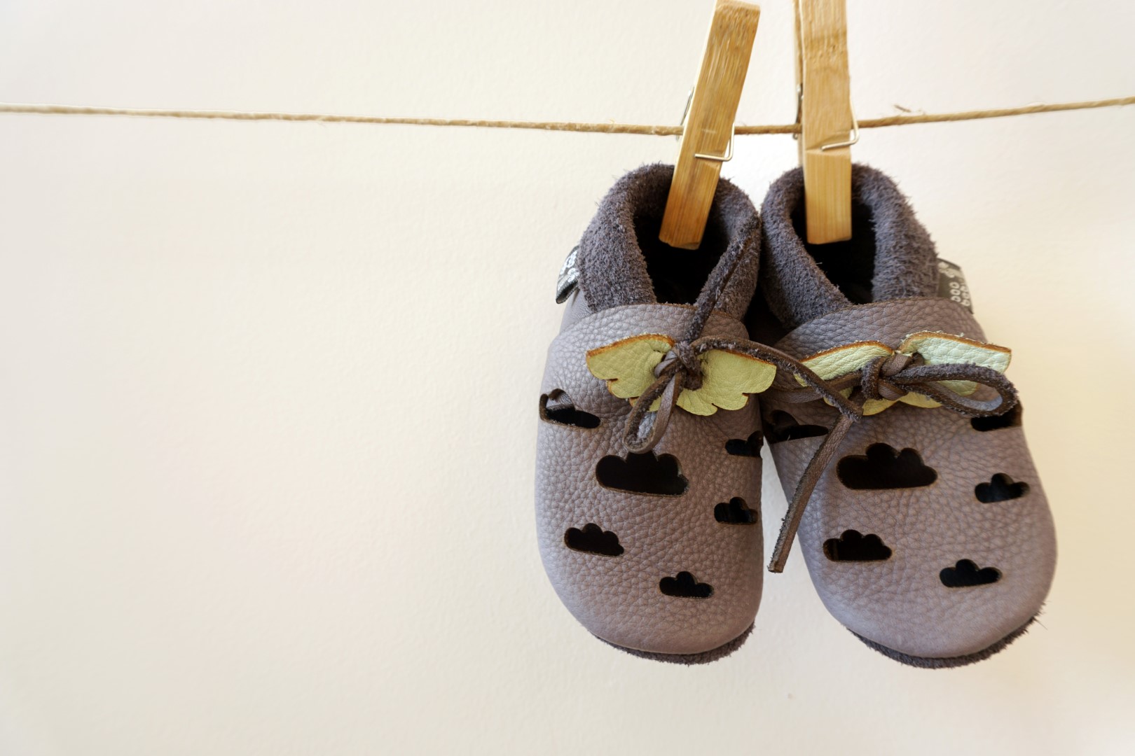 Super comfortable baby shoes, ideal for crawling, first steps and children up to 3 years old. Soft soles support natural feet development and barefoot walking. Made of genuine premium, vegetable-tanned leather, safe for child's bare feet. Cute small cuts 
