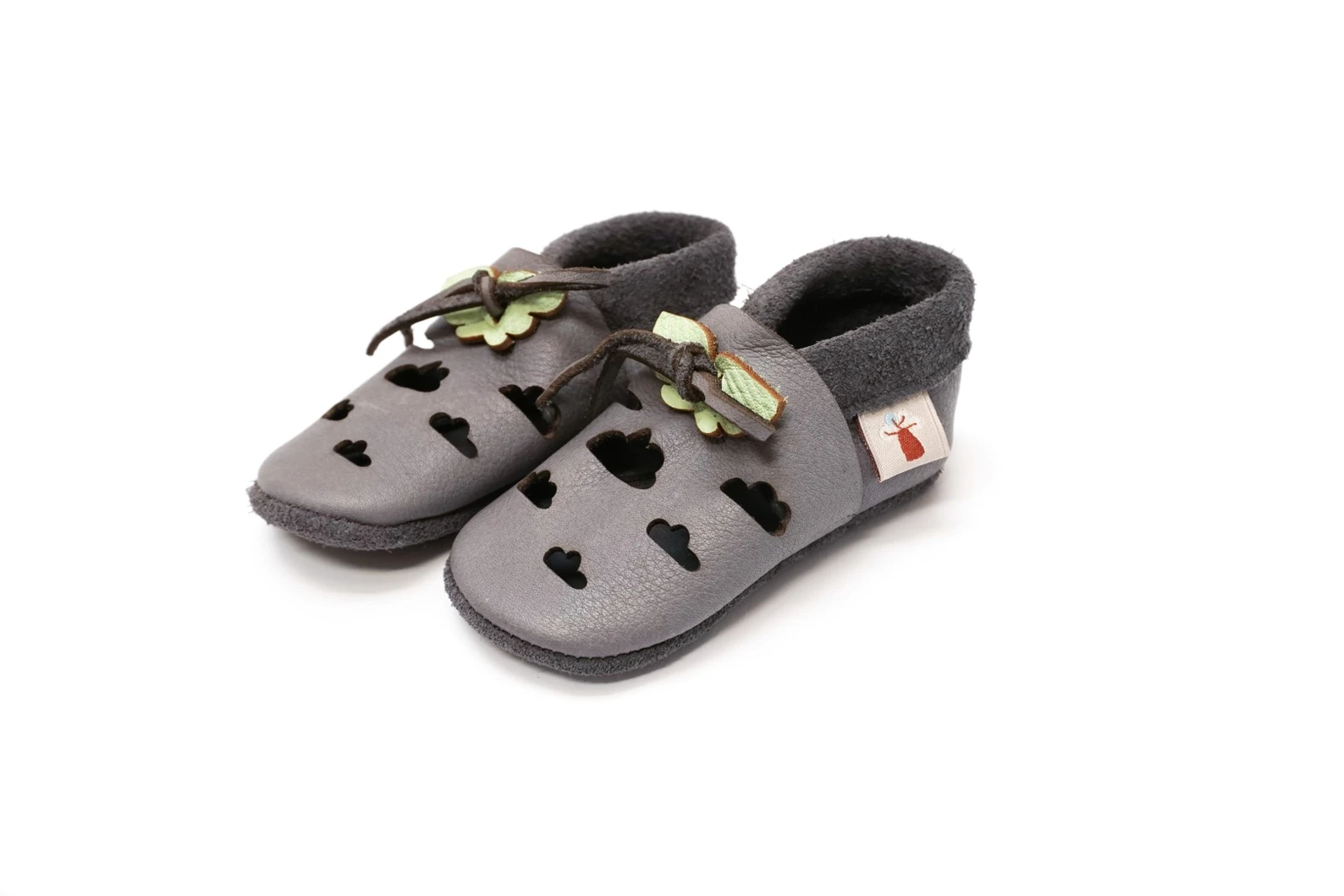 Super comfortable baby shoes, ideal for crawling, first steps and children up to 3 years old. Soft soles support natural feet development and barefoot walking. Made of genuine premium, vegetable-tanned leather, safe for child's bare feet. Cute small cuts  — slika 3