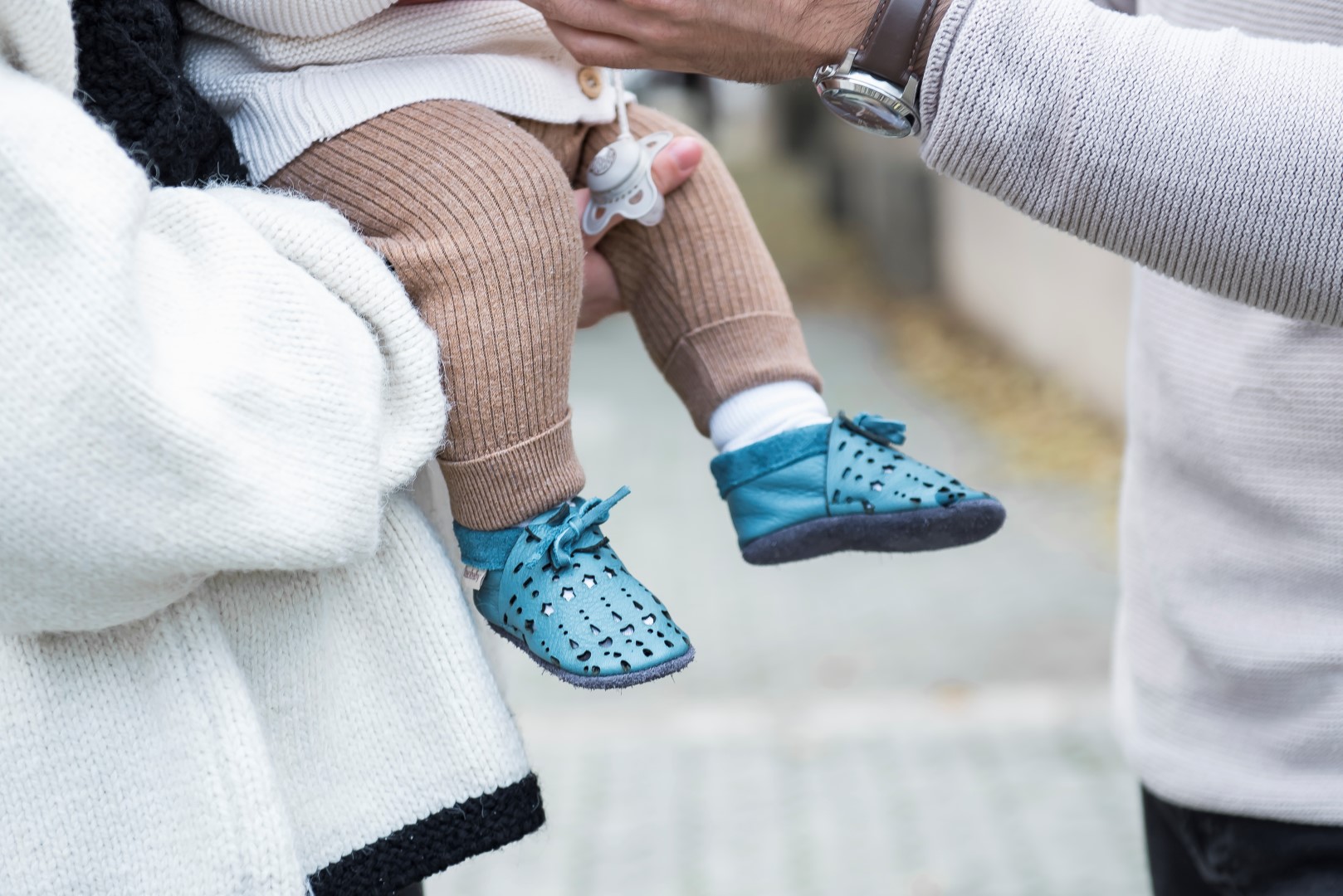Super comfortable baby shoes, ideal for crawling, first steps and children up to 3 years old. Soft soles support natural feet development and barefoot walking. Made of genuine premium, vegetable-tanned leather, safe for child's bare feet. Cute small cuts 