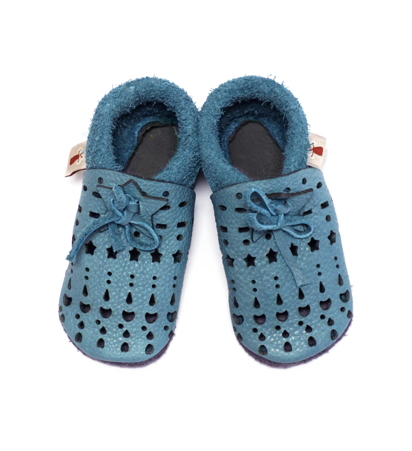 Super comfortable baby shoes, ideal for crawling, first steps and children up to 3 years old. Soft soles support natural feet development and barefoot walking. Made of genuine premium, vegetable-tanned leather, safe for child's bare feet. Cute small cuts  — slika 3