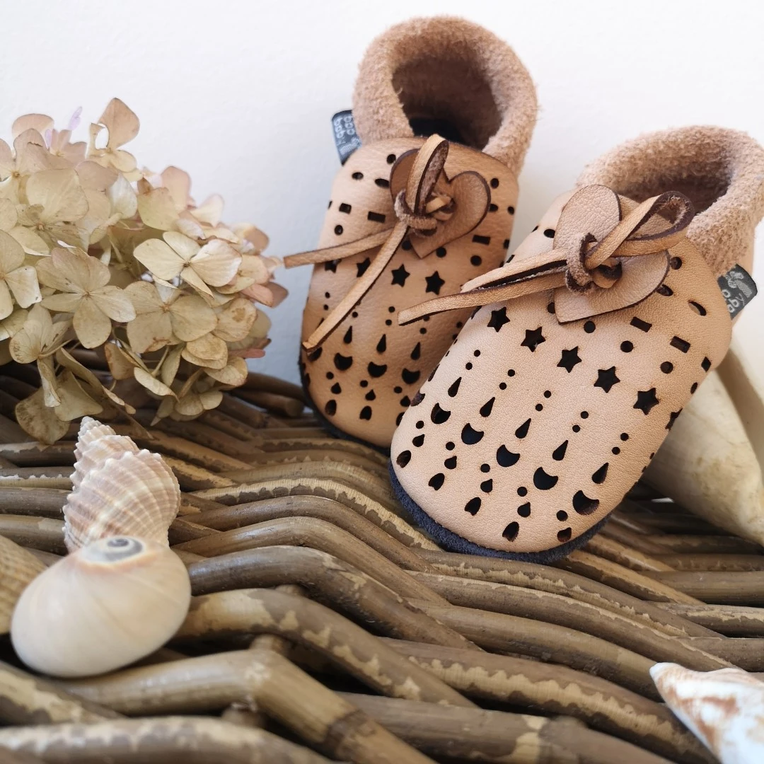 Super comfortable baby shoes, ideal for crawling, first steps and children up to 3 years old. Soft soles support natural feet development and barefoot walking. Made of genuine premium, vegetable-tanned leather, safe for child's bare feet. Cute small cuts