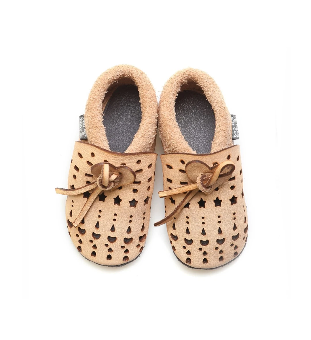 Super comfortable baby shoes, ideal for crawling, first steps and children up to 3 years old. Soft soles support natural feet development and barefoot walking. Made of genuine premium, vegetable-tanned leather, safe for child's bare feet. Cute small cuts  — slika 3