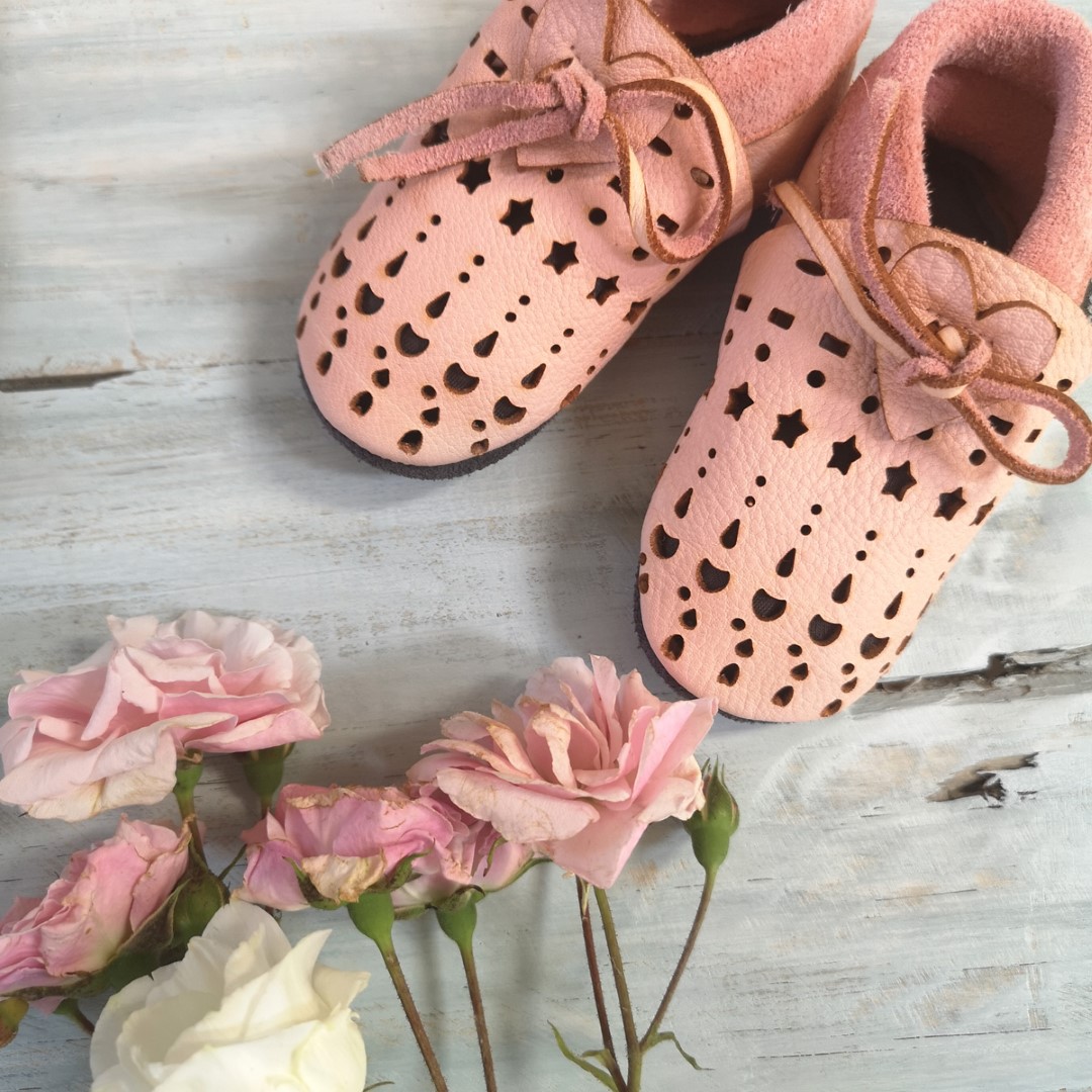 Super comfortable baby shoes, ideal for crawling, first steps and children up to 3 years old. Soft soles support natural feet development and barefoot walking. Made of genuine premium, vegetable-tanned leather, safe for child's bare feet. Cute small cuts 