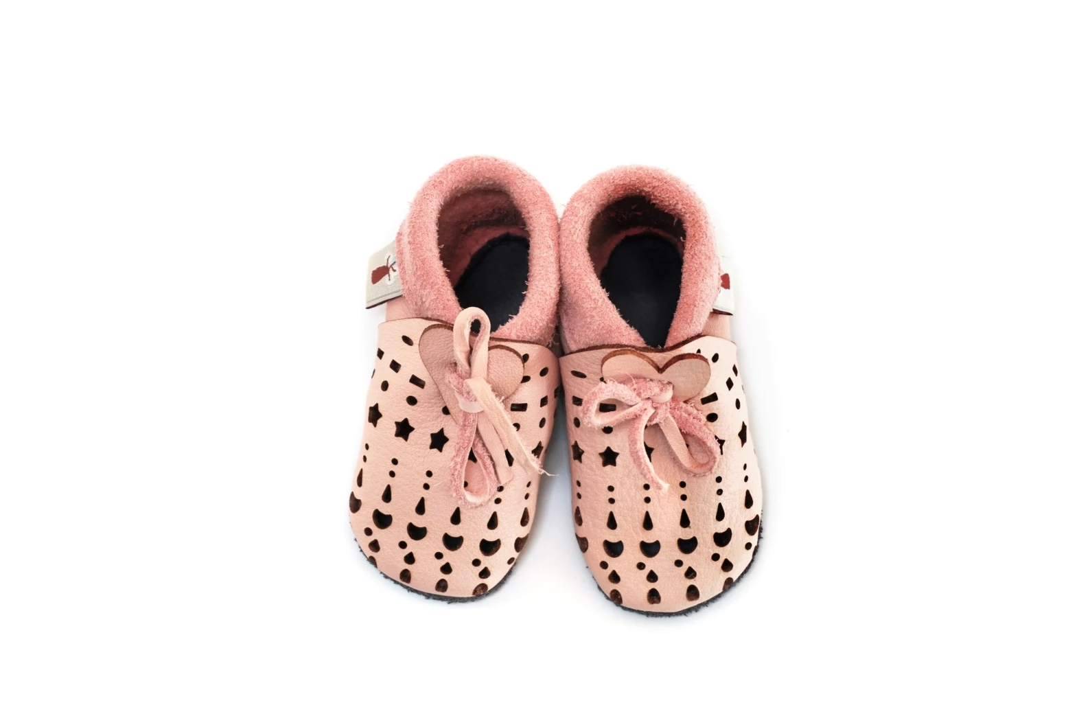 Super comfortable baby shoes, ideal for crawling, first steps and children up to 3 years old. Soft soles support natural feet development and barefoot walking. Made of genuine premium, vegetable-tanned leather, safe for child's bare feet. Cute small cuts  — slika 3