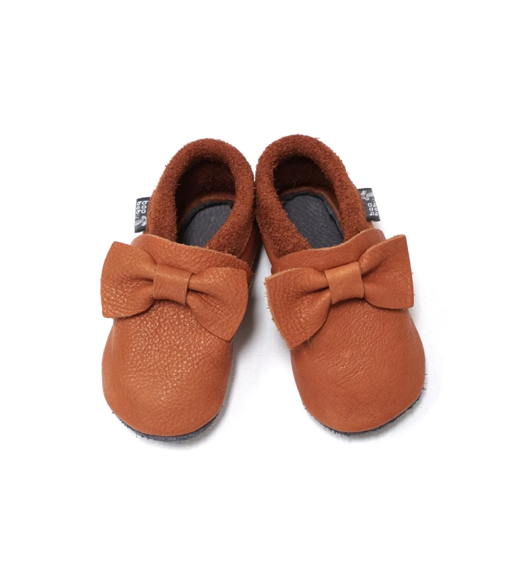 Cute shoes with little bows for your little girls. Super comfortable, ideal for crawling, first steps and children up to 3 years old. Soft soles support natural feet development and barefoot walking. Made of genuine premium, vegetable-tanned leather, safe — slika 3
