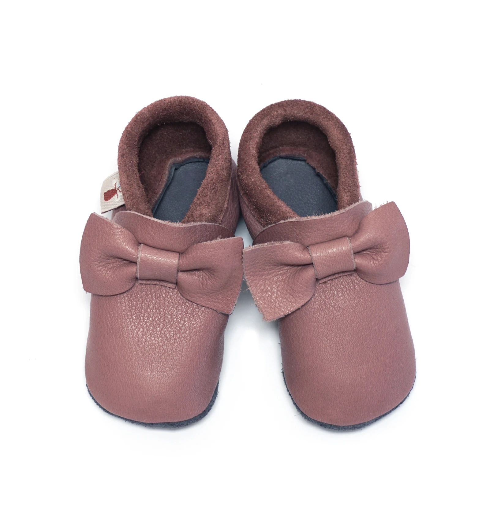 Cute shoes with little bows for your little girls. Super comfortable, ideal for crawling, first steps and children up to 3 years old. Soft soles support natural feet development and barefoot walking. Made of genuine premium, vegetable-tanned leather, safe — slika 3