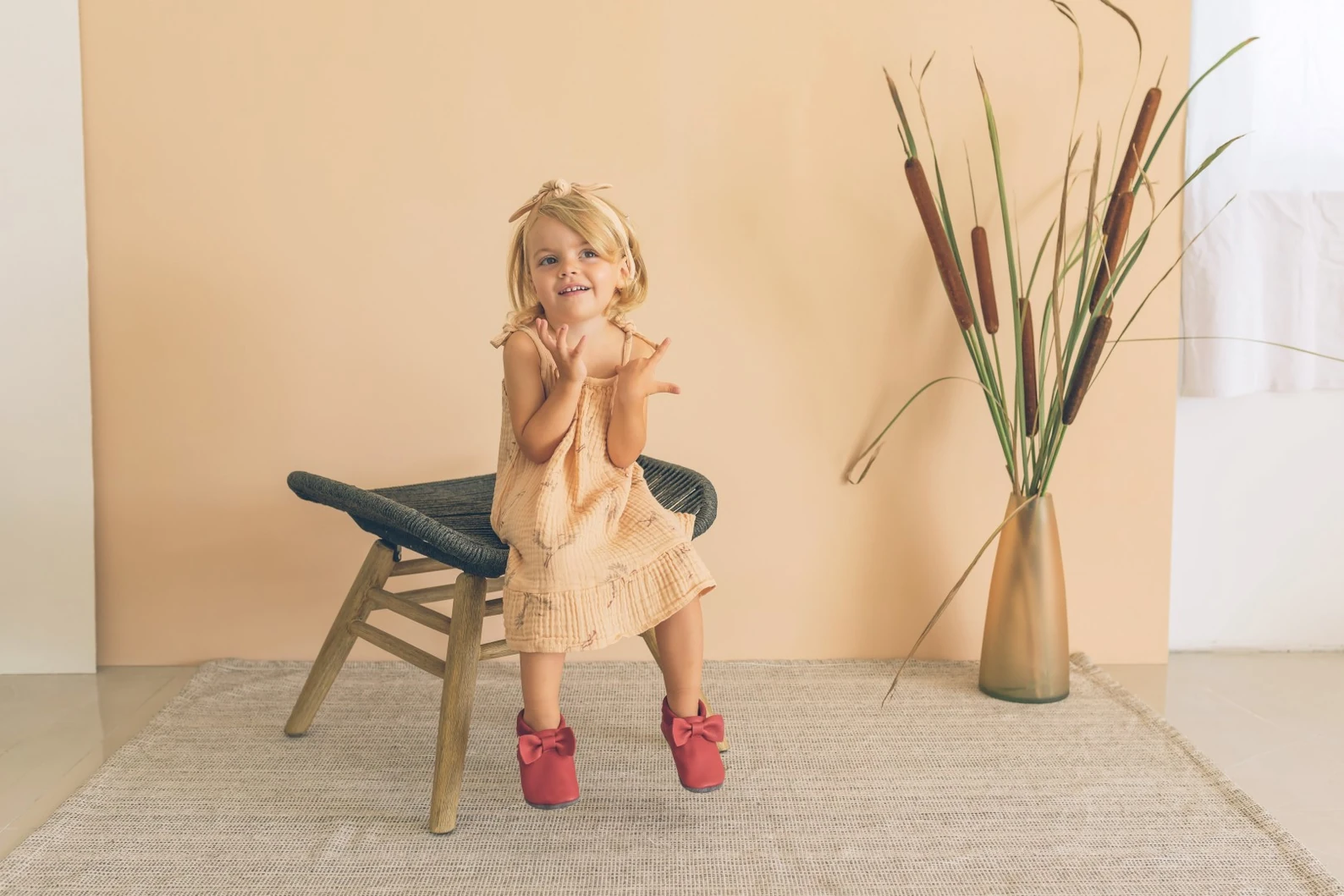 Cute shoes with little bows for your little girls. Super comfortable, ideal for crawling, first steps and children up to 3 years old. Soft soles support natural feet development and barefoot walking. Made of genuine premium, vegetable-tanned leather, safe