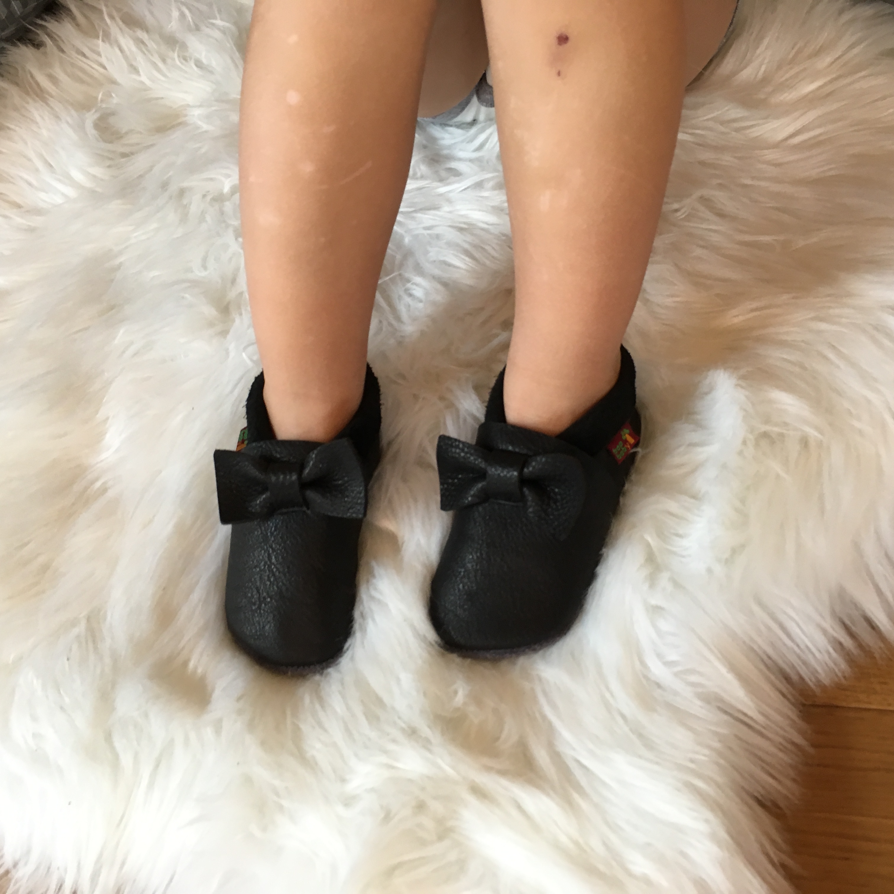 Cute shoes with little bows for your little girls. Super comfortable, ideal for crawling, first steps and children up to 3 years old. Soft soles support natural feet development and barefoot walking. Made of genuine premium, vegetable-tanned leather, safe