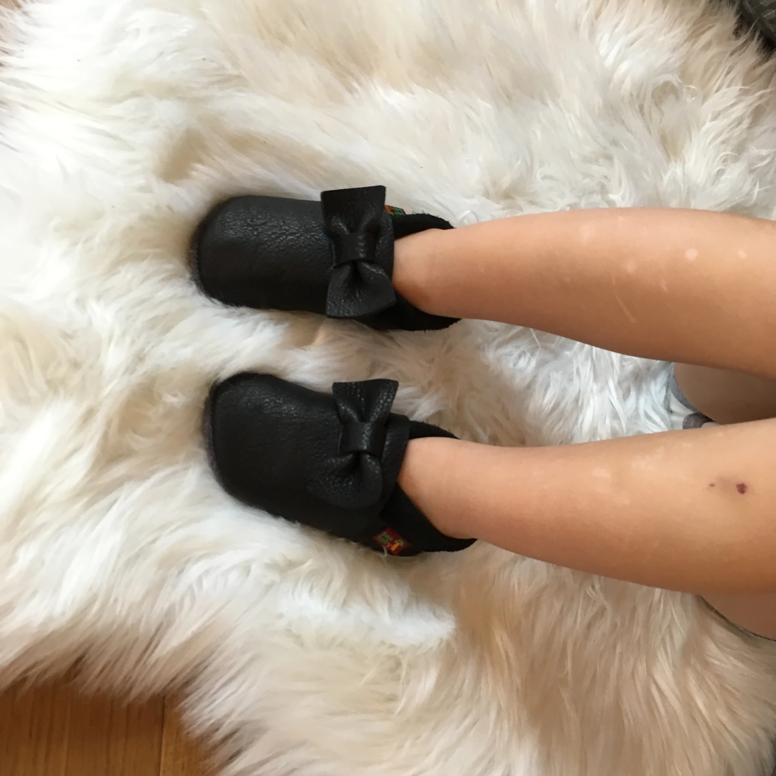 Cute shoes with little bows for your little girls. Super comfortable, ideal for crawling, first steps and children up to 3 years old. Soft soles support natural feet development and barefoot walking. Made of genuine premium, vegetable-tanned leather, safe