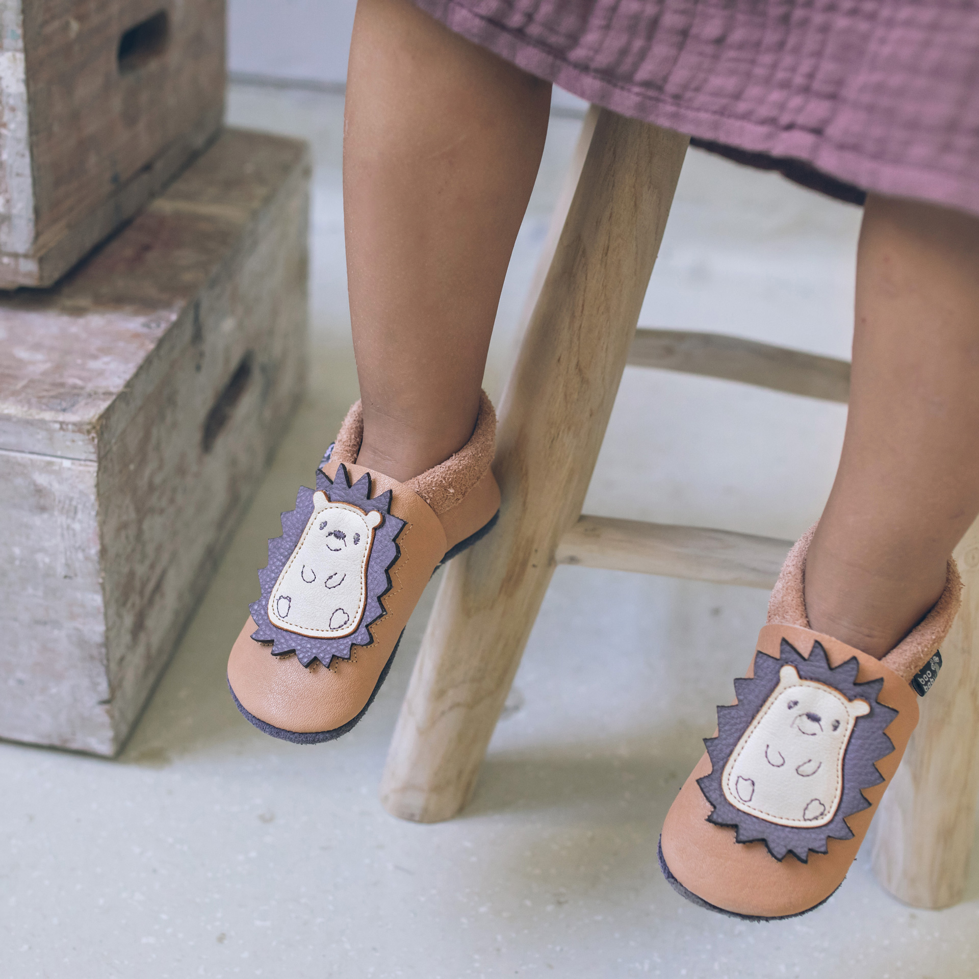 Super comfortable baby shoes, ideal for crawling, first steps and children up to 3 years old, with cute design that always cheers up your little ones. Soft soles support natural feet development and barefoot walking. Made of genuine premium, vegetable-tan