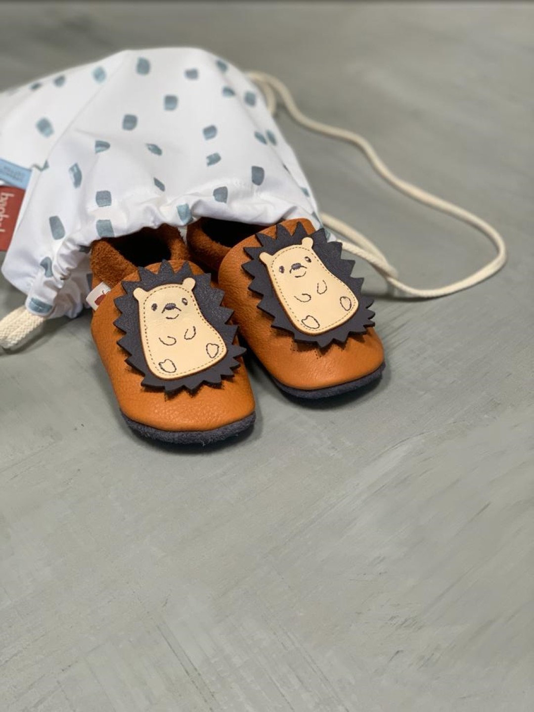 Super comfortable baby shoes, ideal for crawling, first steps and children up to 3 years old, with cute design that always cheers up your little ones. Soft soles support natural feet development and barefoot walking. Made of genuine premium, vegetable-tan
