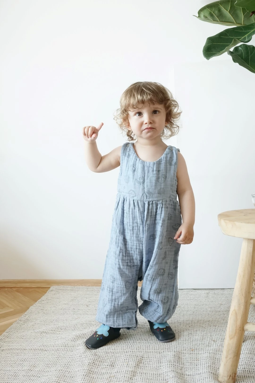 Super comfortable baby shoes, ideal for crawling, first steps and children up to 3 years old, with cute design that always cheers up your little ones. Soft soles support natural feet development and barefoot walking. Made of genuine premium, vegetable-tan