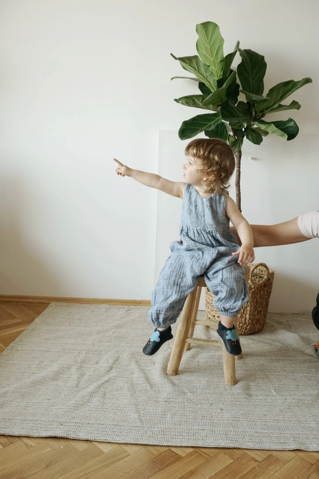 Super comfortable baby shoes, ideal for crawling, first steps and children up to 3 years old, with cute design that always cheers up your little ones. Soft soles support natural feet development and barefoot walking. Made of genuine premium, vegetable-tan — slika 2