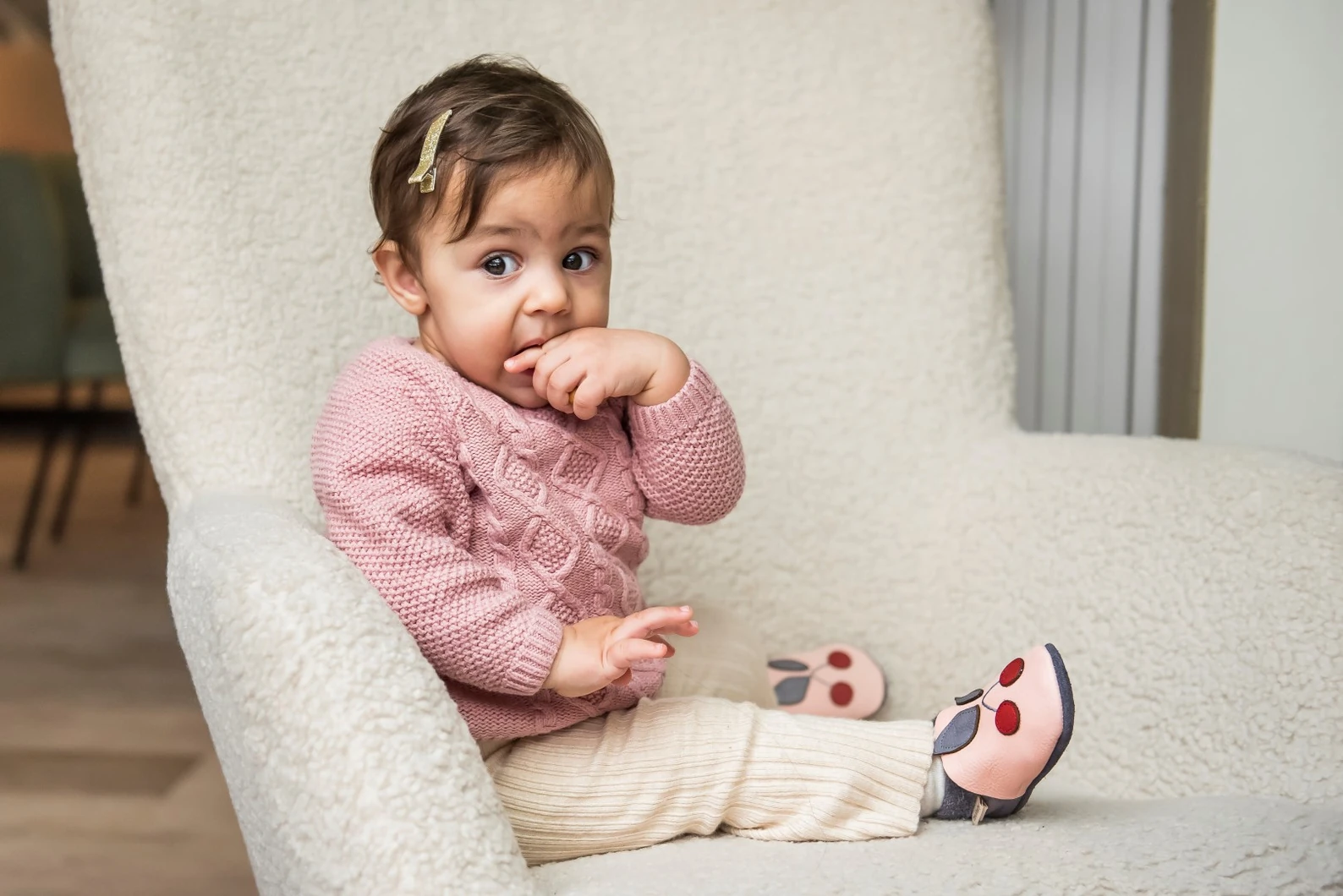 Super comfortable baby shoes, ideal for crawling, first steps and children up to 3 years old, with cute design that always cheers up your little ones. Soft soles support natural feet development and barefoot walking. Made of genuine premium, vegetable-tan — slika 2