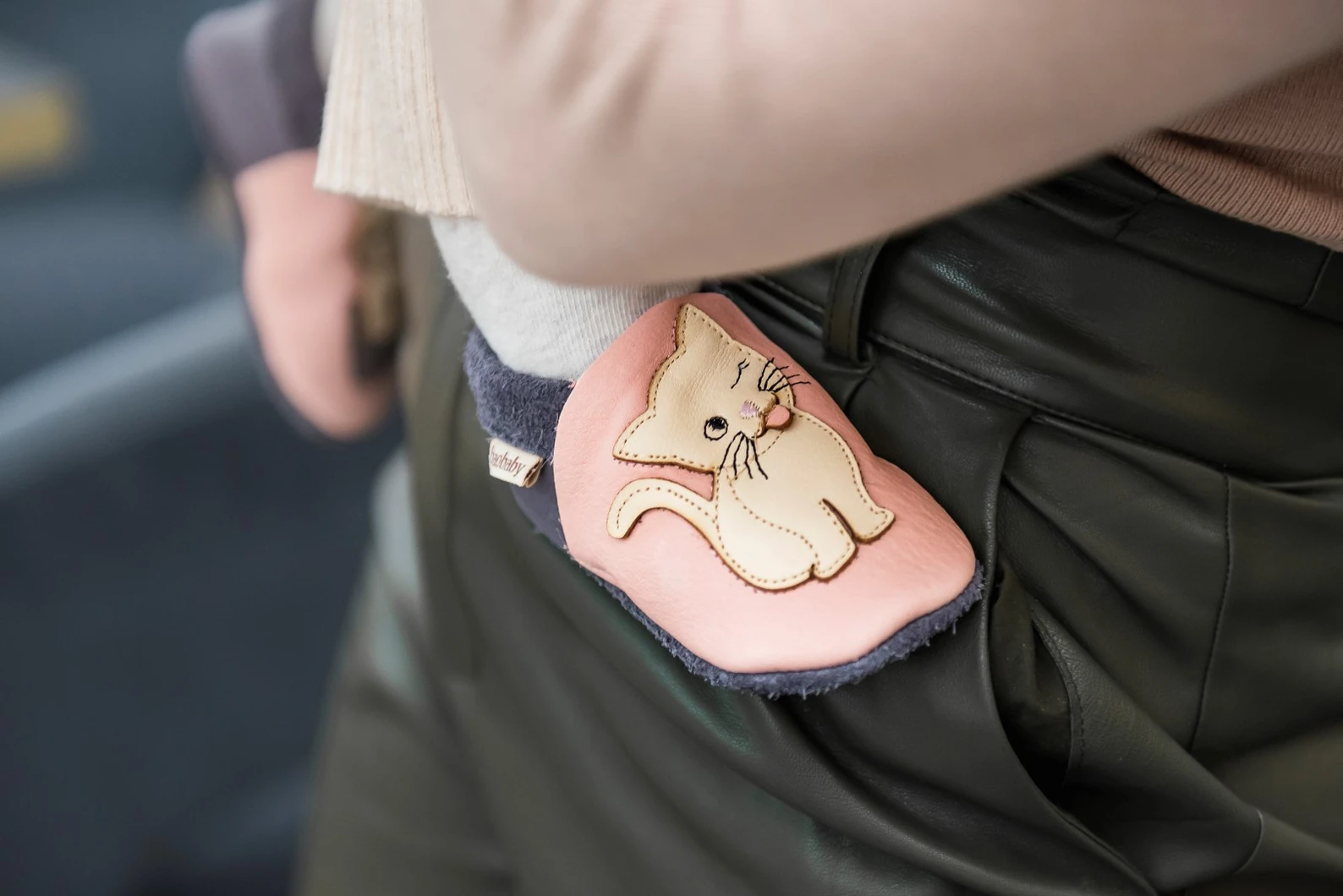 Super comfortable baby shoes, ideal for crawling, first steps and children up to 3 years old, with cute design that always cheers up your little ones. Soft soles support natural feet development and barefoot walking. Made of genuine premium, vegetable-tan — slika 2