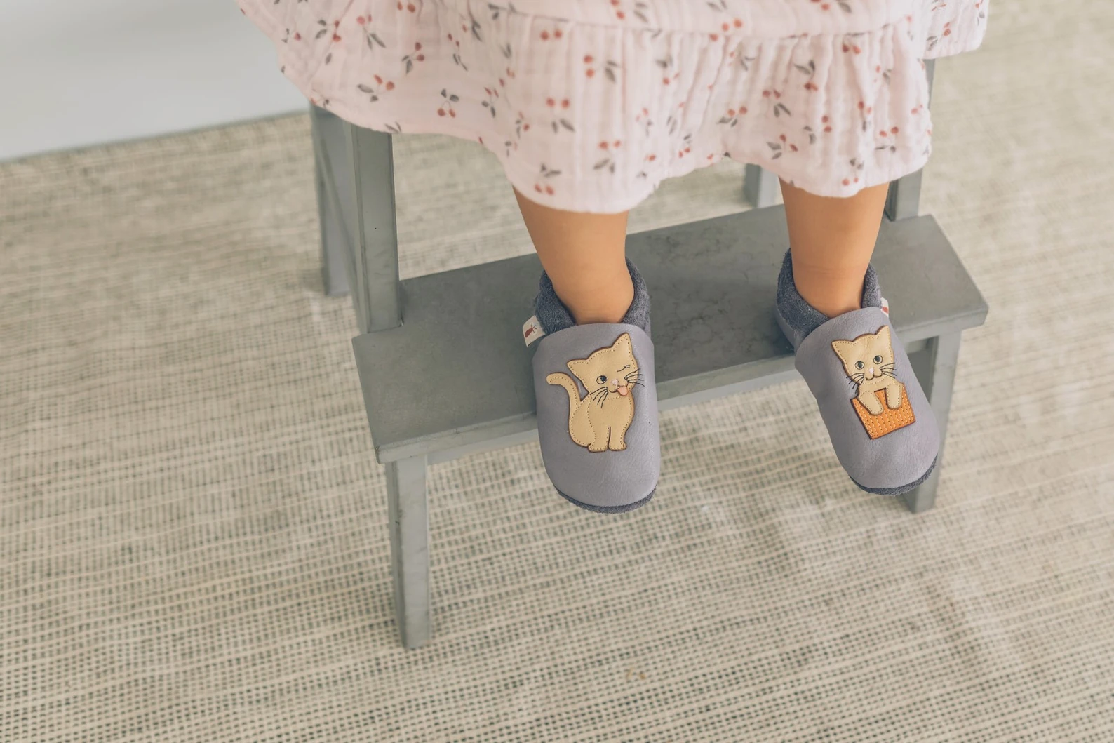 Super comfortable baby shoes, ideal for crawling, first steps and children up to 3 years old, with cute design that always cheers up your little ones. Soft soles support natural feet development and barefoot walking. Made of genuine premium, vegetable-tan — slika 2