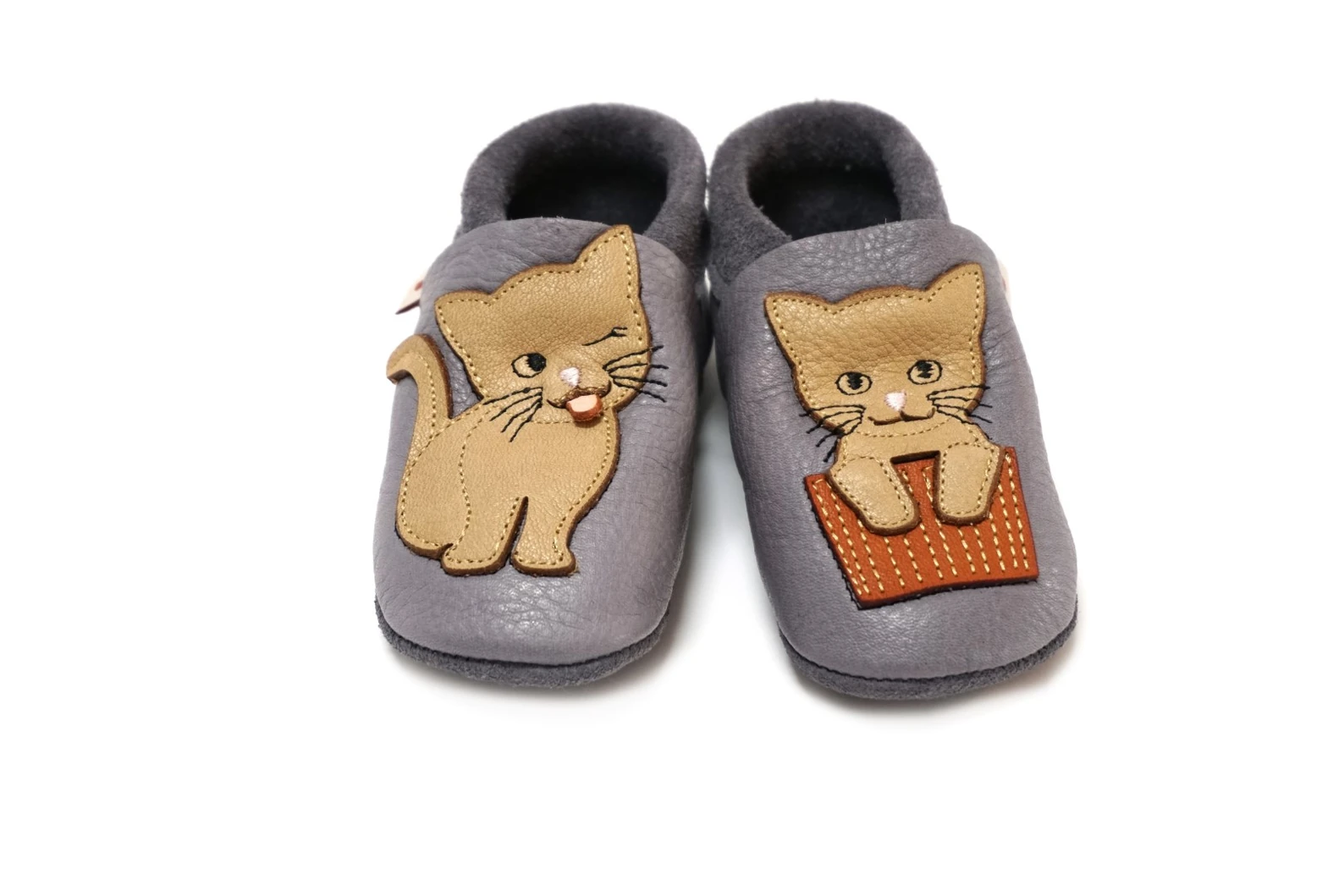 Super comfortable baby shoes, ideal for crawling, first steps and children up to 3 years old, with cute design that always cheers up your little ones. Soft soles support natural feet development and barefoot walking. Made of genuine premium, vegetable-tan — slika 3