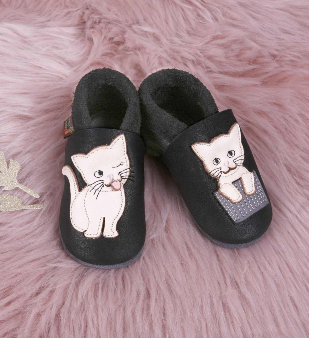 Super comfortable baby shoes, ideal for crawling, first steps and children up to 3 years old, with cute design that always cheers up your little ones. Soft soles support natural feet development and barefoot walking. Made of genuine premium, vegetable-tan