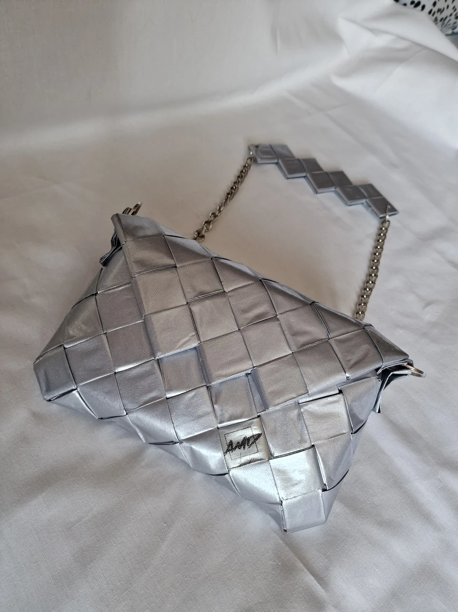 Srebrna  torba na preklop / Silver  bag  with flap