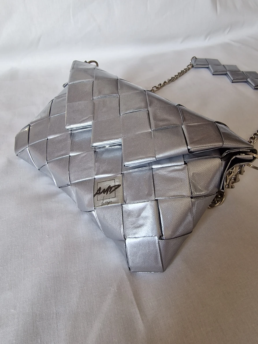 Srebrna  torba na preklop / Silver  bag  with flap — slika 2