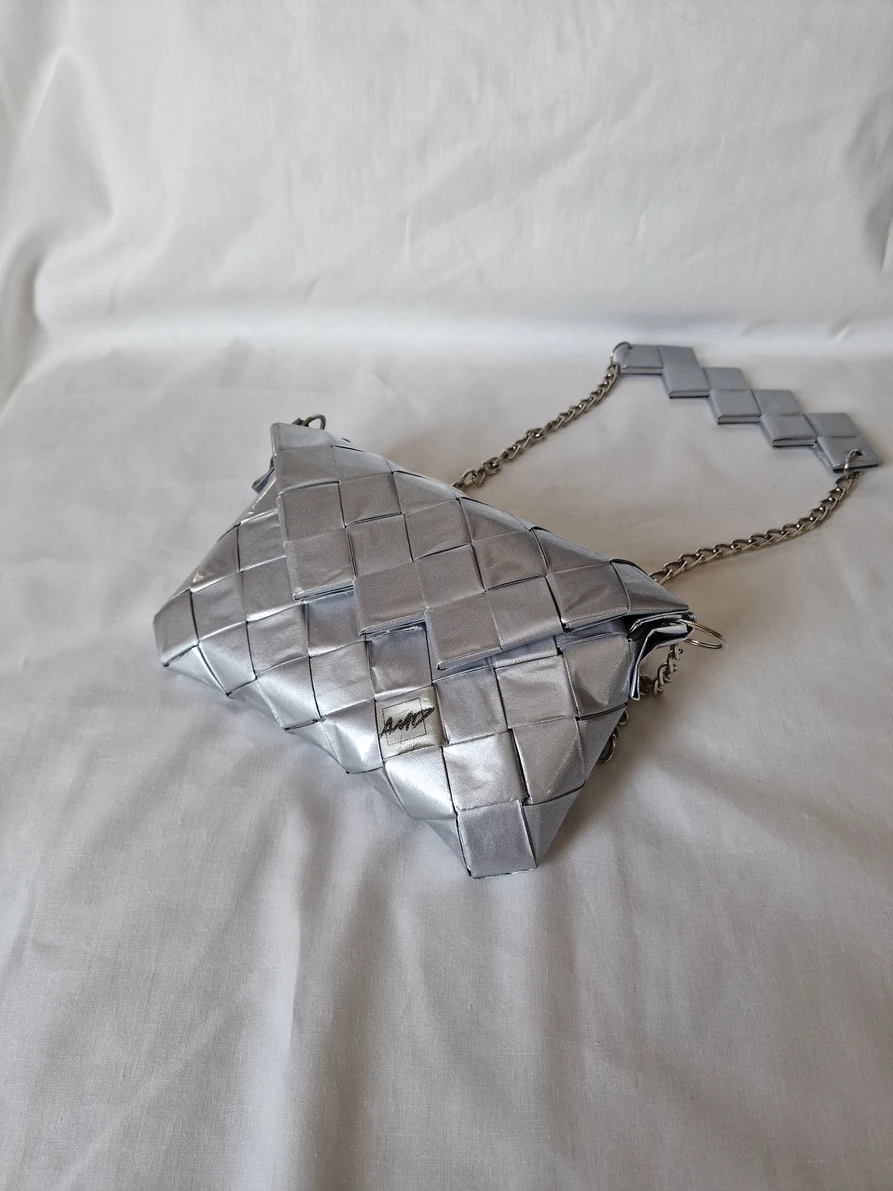 Srebrna  torba na preklop / Silver  bag  with flap — slika 4
