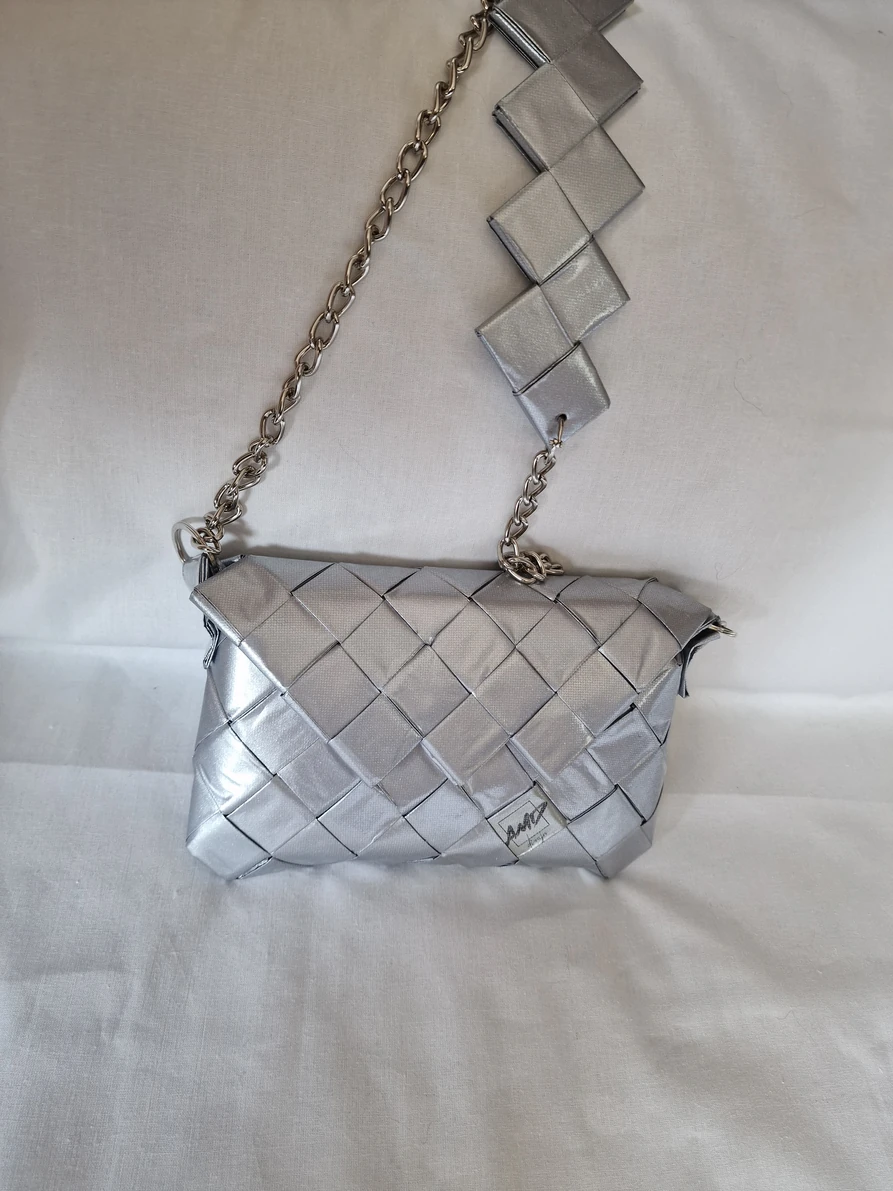 Srebrna  torba na preklop / Silver  bag  with flap — slika 5